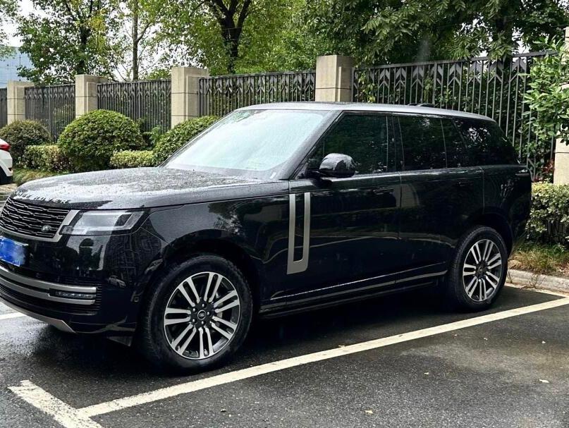 二手路虎 揽胜 黑色/棕色 2023款 3.0 L6 360PS 盛世版