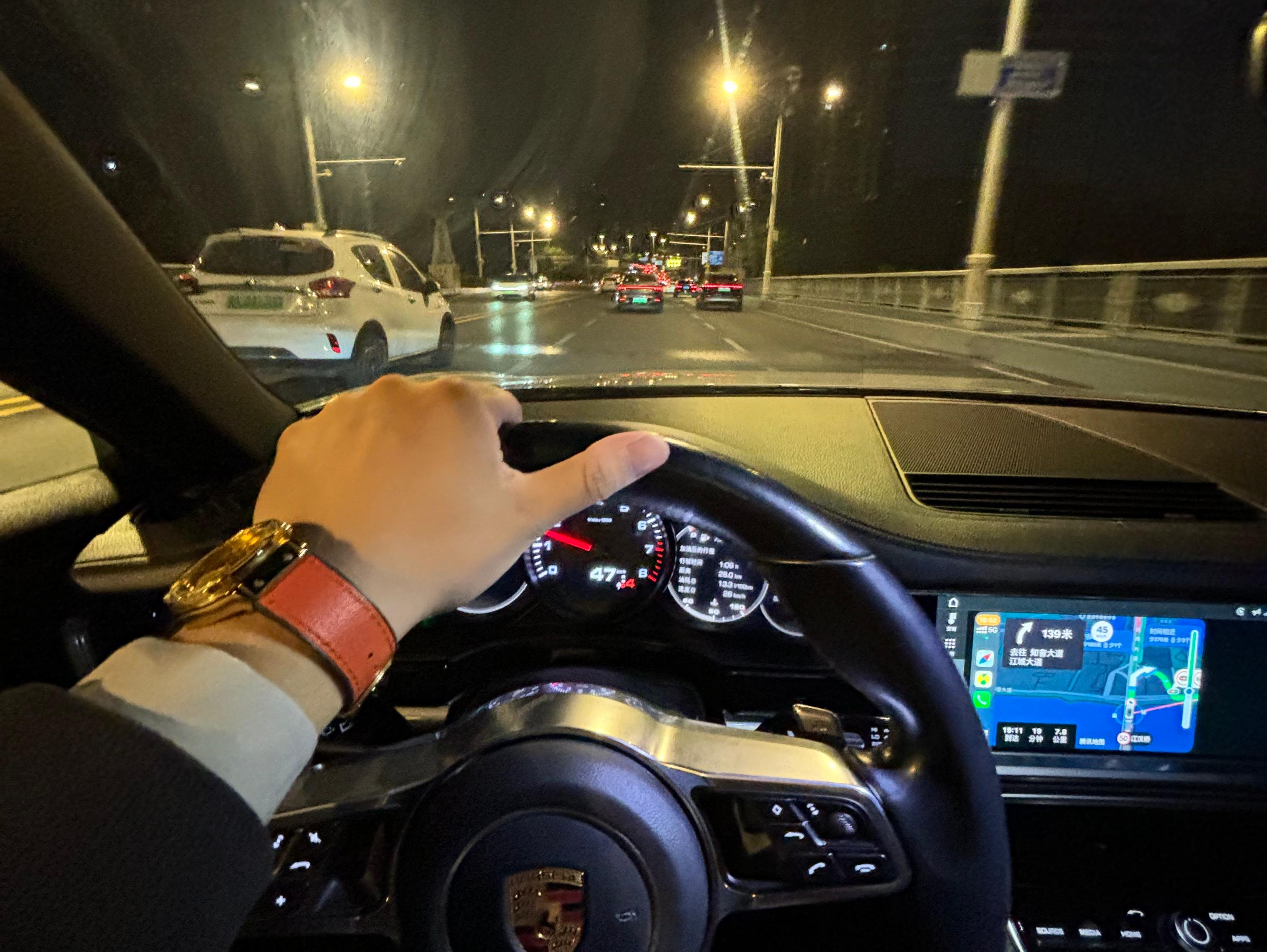 二手保时捷 Panamera 桃木红金属漆/黑色 Panamera  中规版