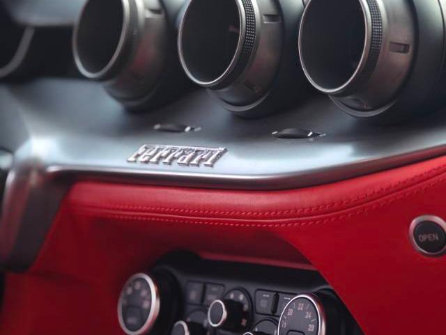 二手法拉利 F12berlinetta 红色/黑色 2013款 6.3L 标准型