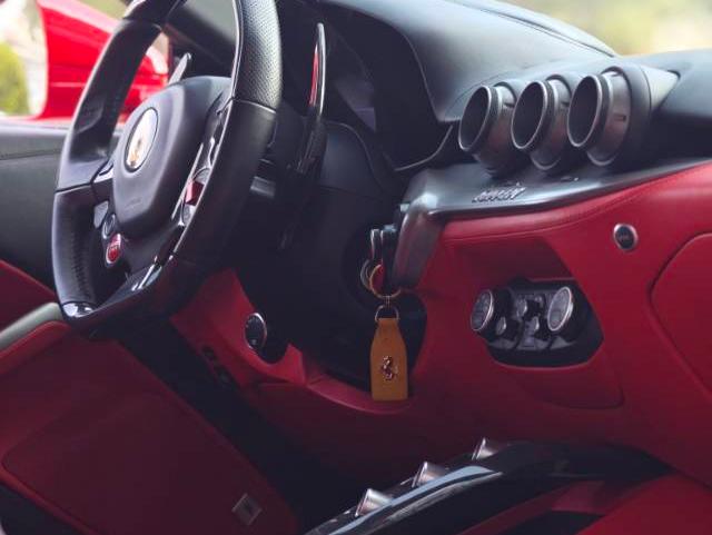 二手法拉利 F12berlinetta 红色/黑色 2013款 6.3L 标准型