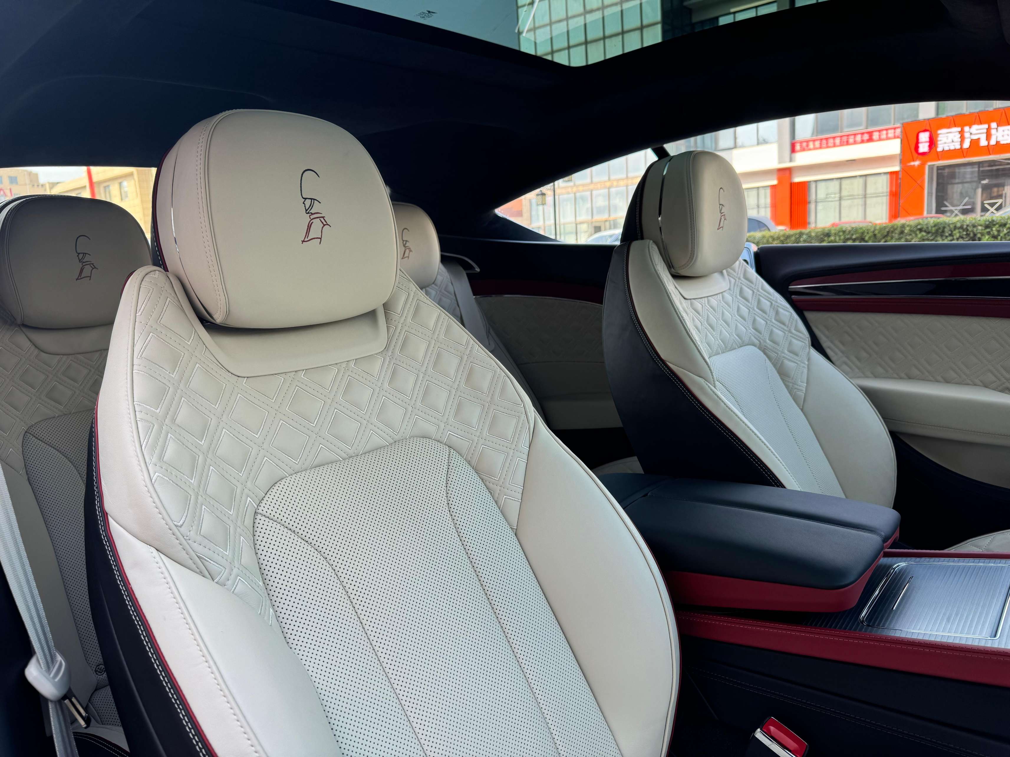 二手宾利 欧陆GT 圣詹姆斯红/白红 2022款 4.0T GT V8 Mulliner