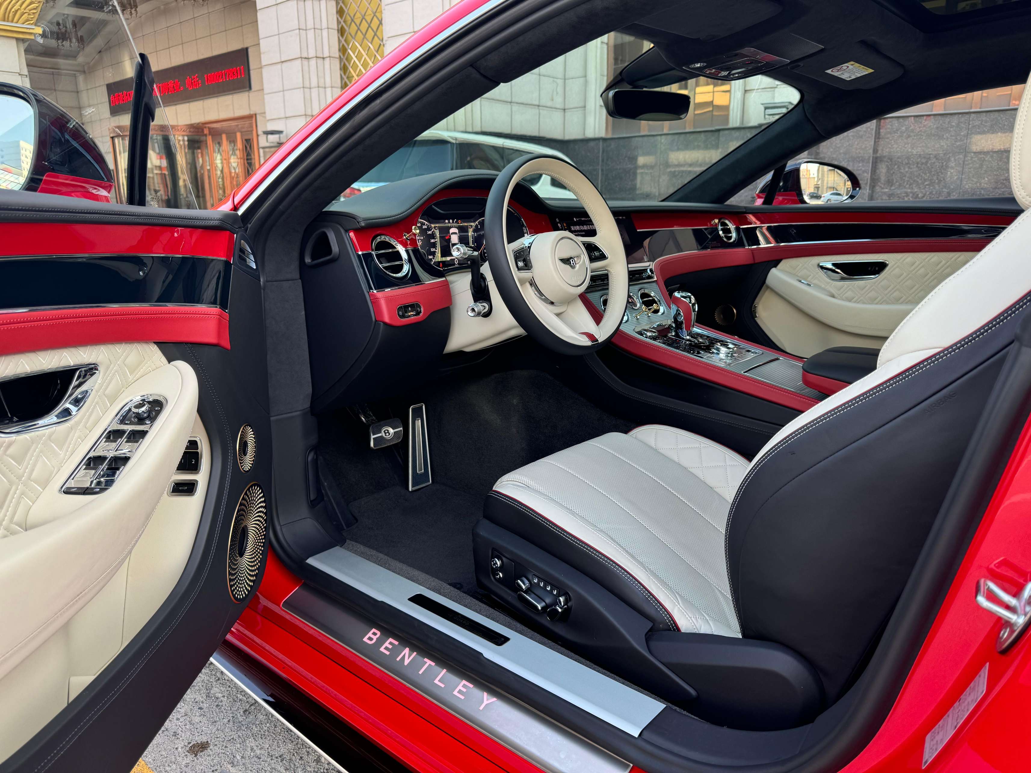 二手宾利 欧陆GT 圣詹姆斯红/白红 2022款 4.0T GT V8 Mulliner