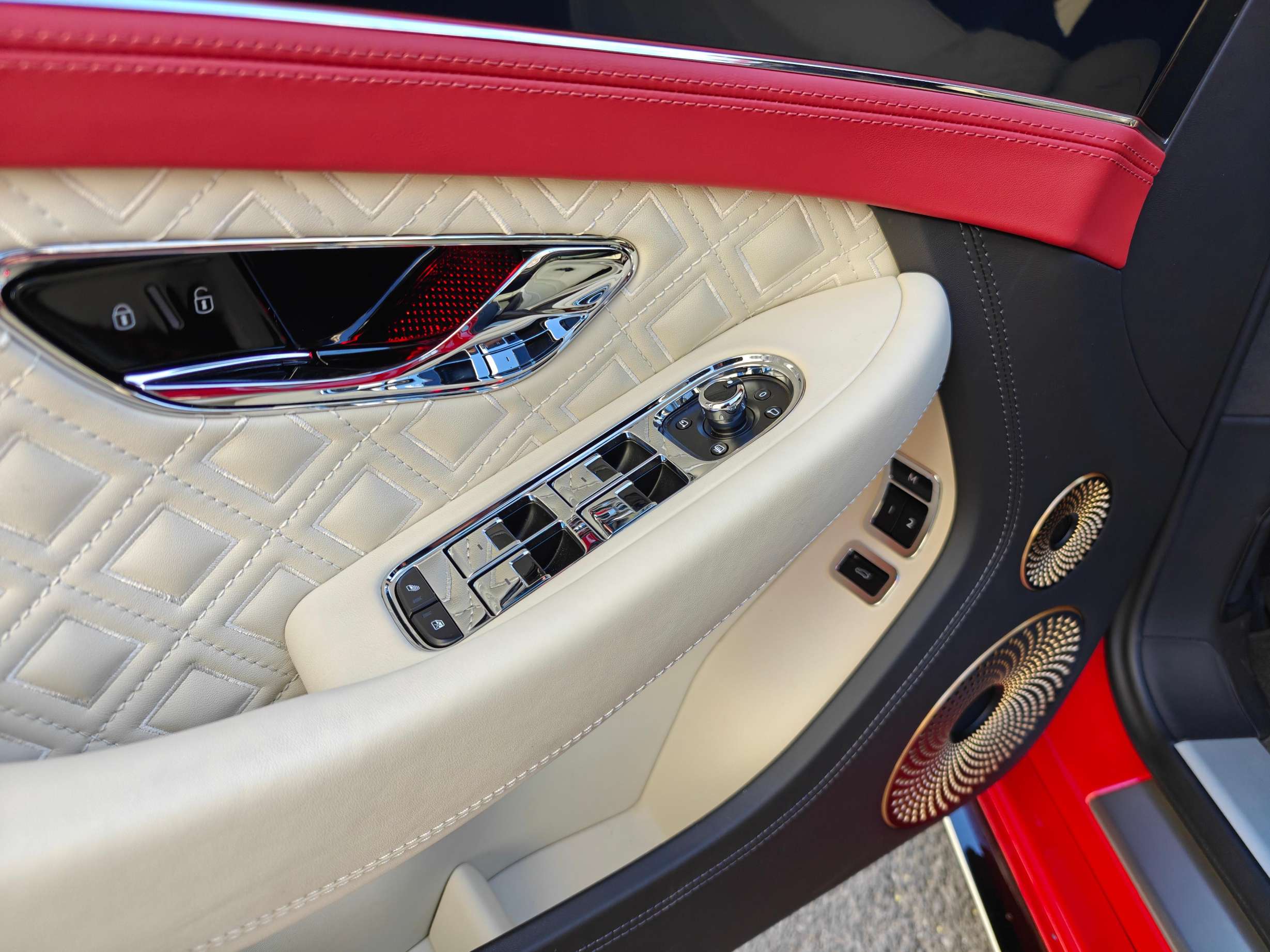 二手宾利 欧陆GT 圣詹姆斯红/白红 2022款 4.0T GT V8 Mulliner