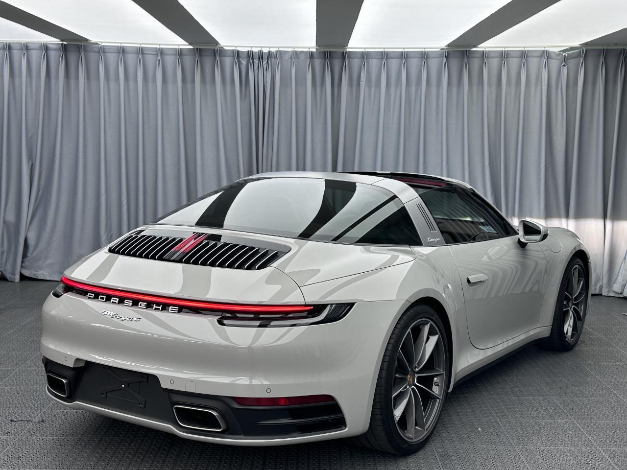 二手保时捷 911 灰色/红色 2022款 Targa 4 3.0T