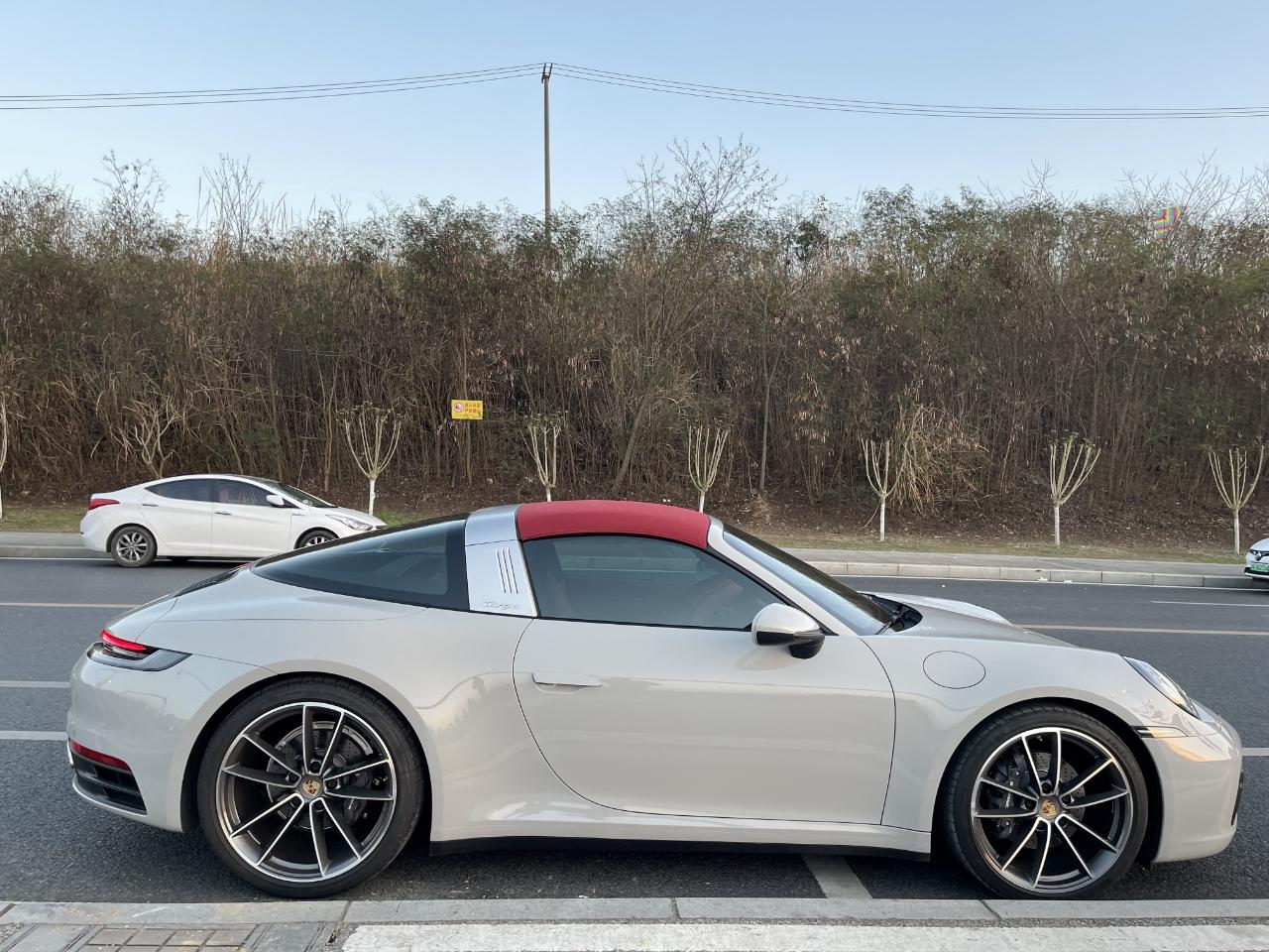 二手保时捷 911 灰色/红色 2022款 Targa 4 3.0T