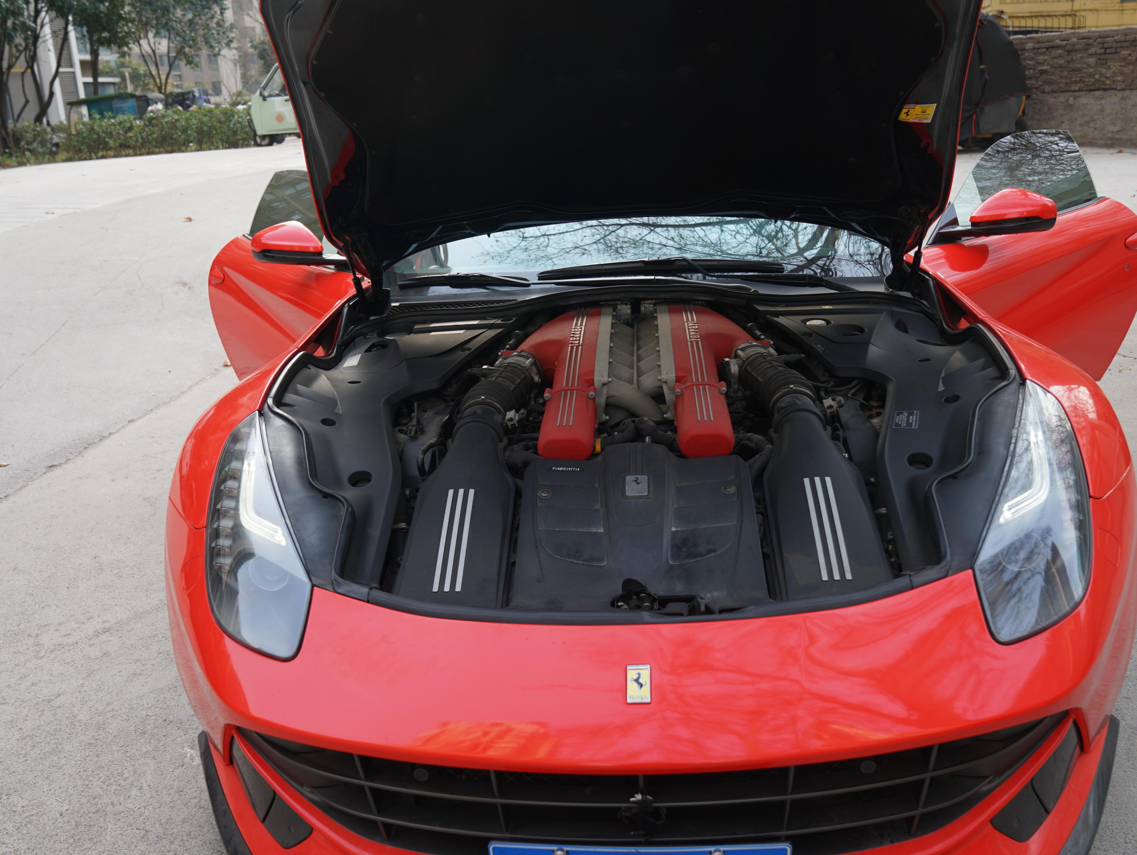二手法拉利 F12berlinetta  黑色/黑白双拼 2013款 6.3L 标准型