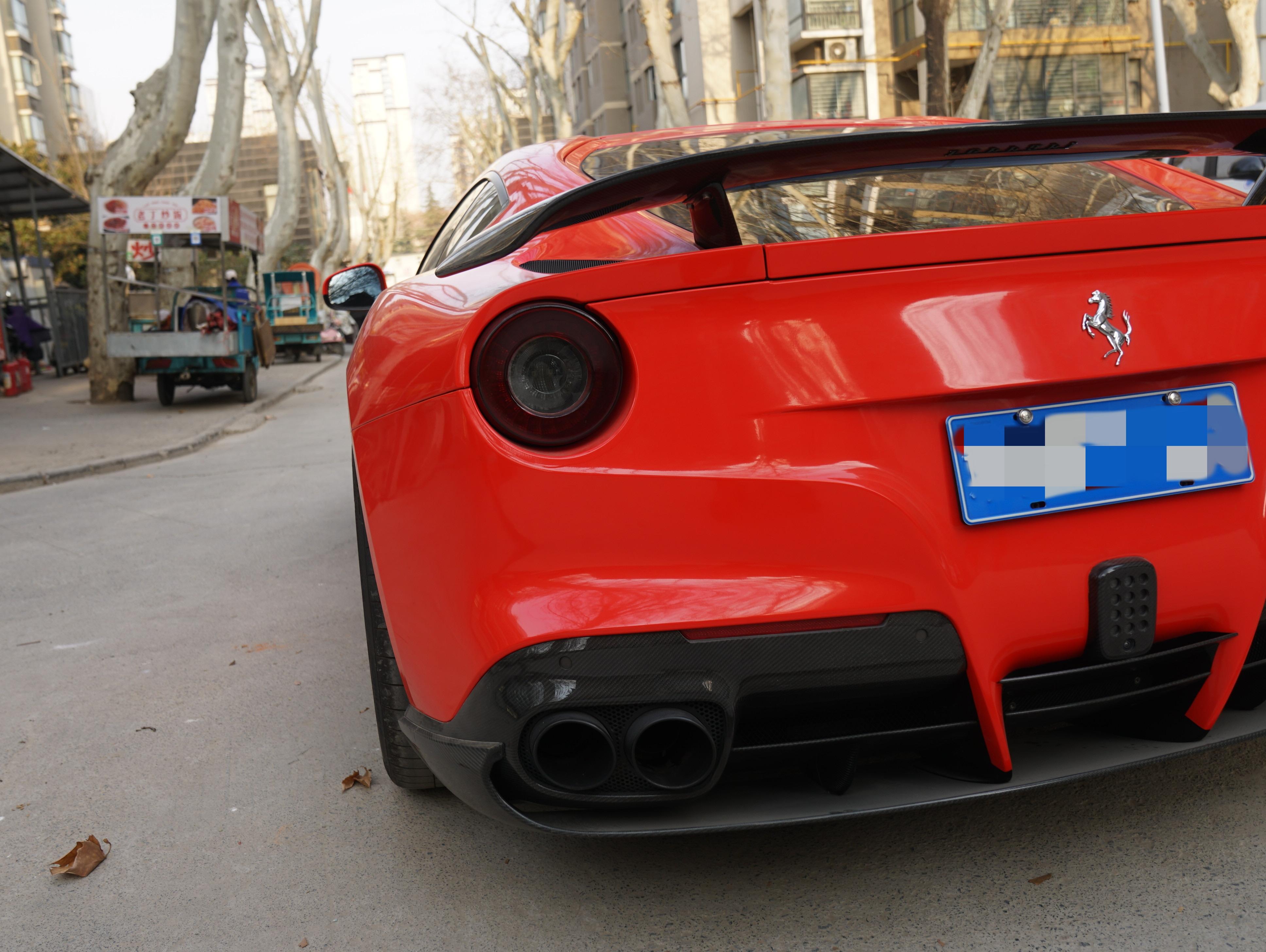 二手法拉利 F12berlinetta  黑色/黑白双拼 2013款 6.3L 标准型