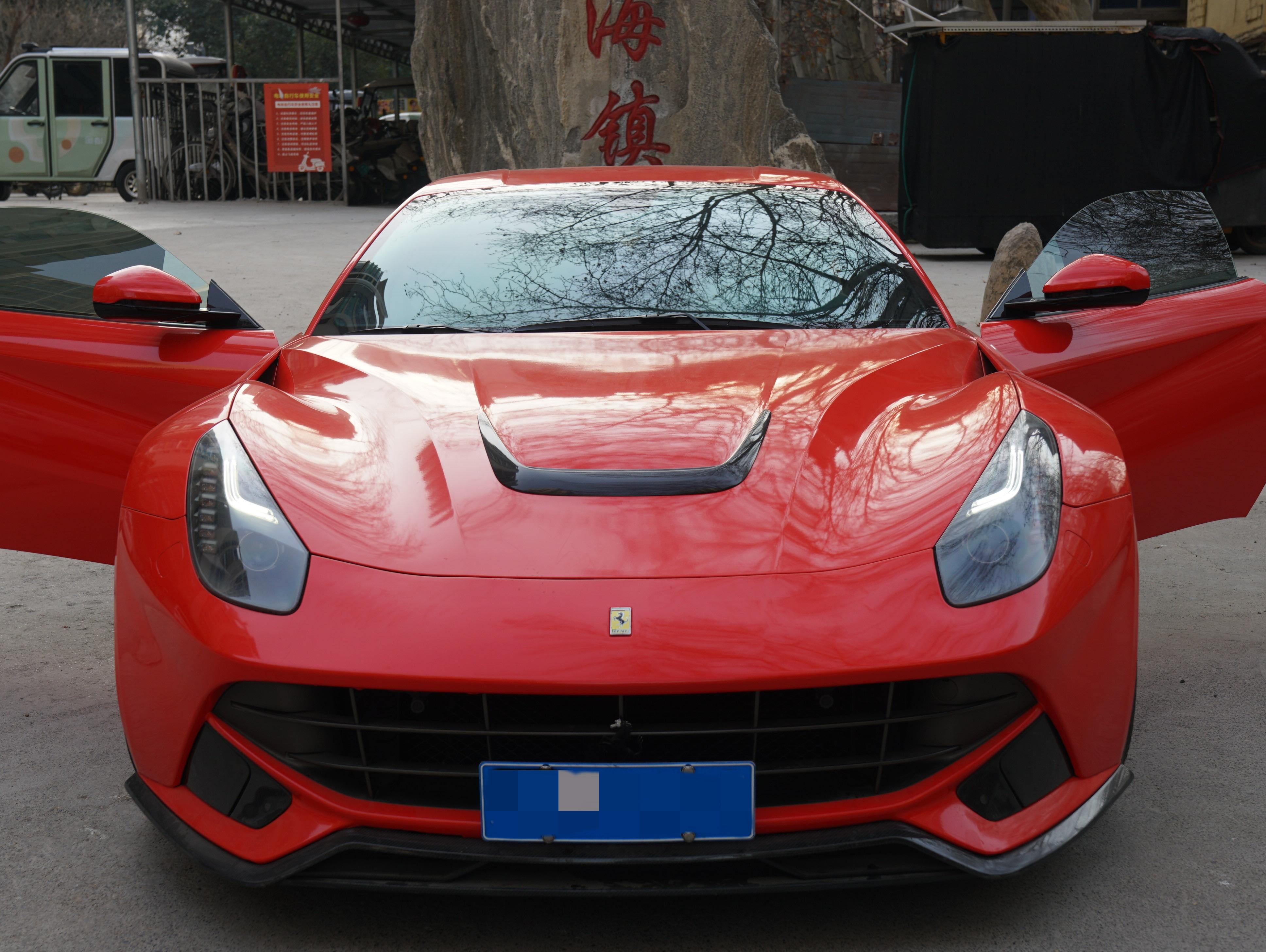 二手法拉利 F12berlinetta  黑色/黑白双拼 2013款 6.3L 标准型