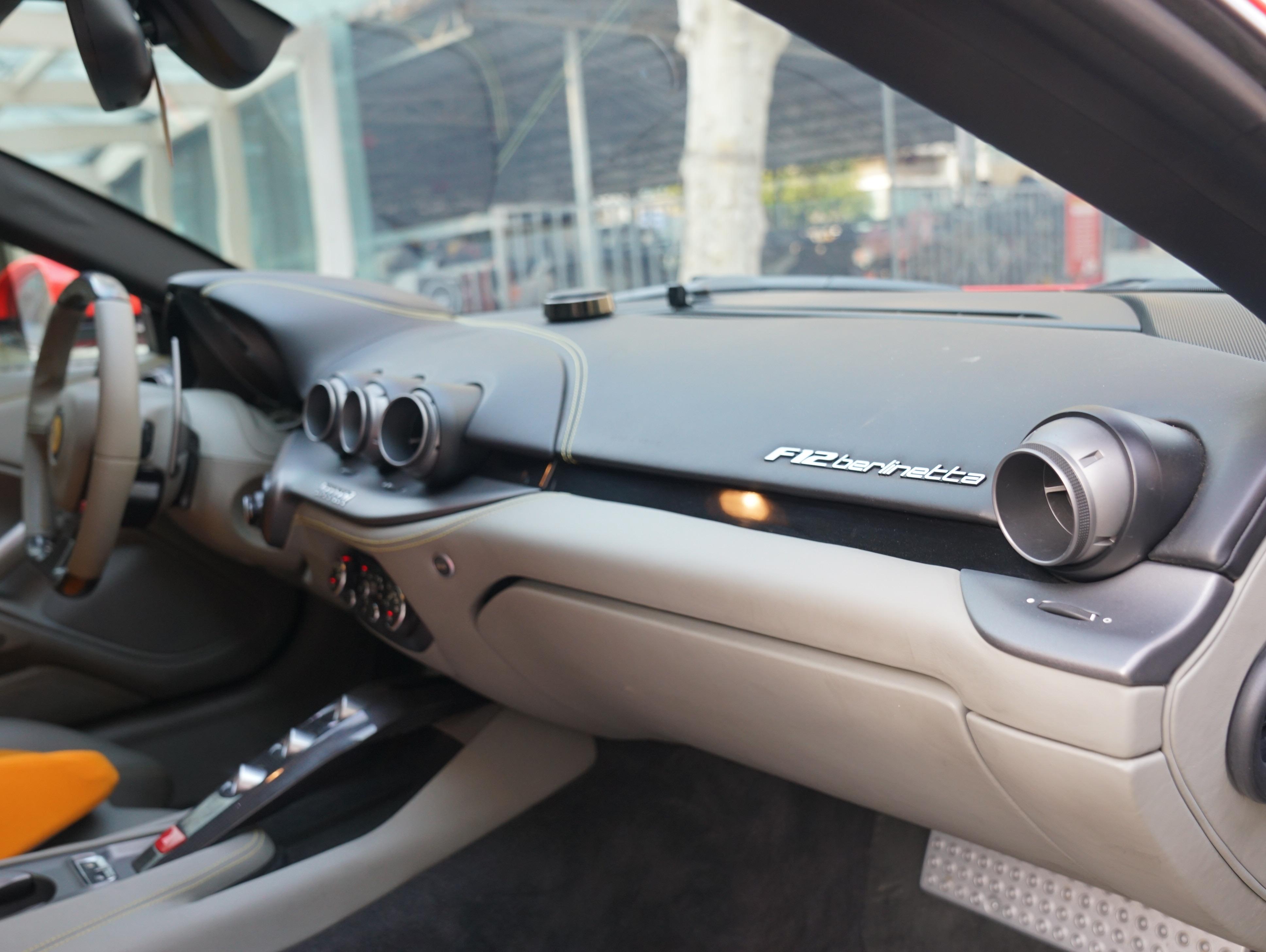 二手法拉利 F12berlinetta  黑色/黑白双拼 2013款 6.3L 标准型