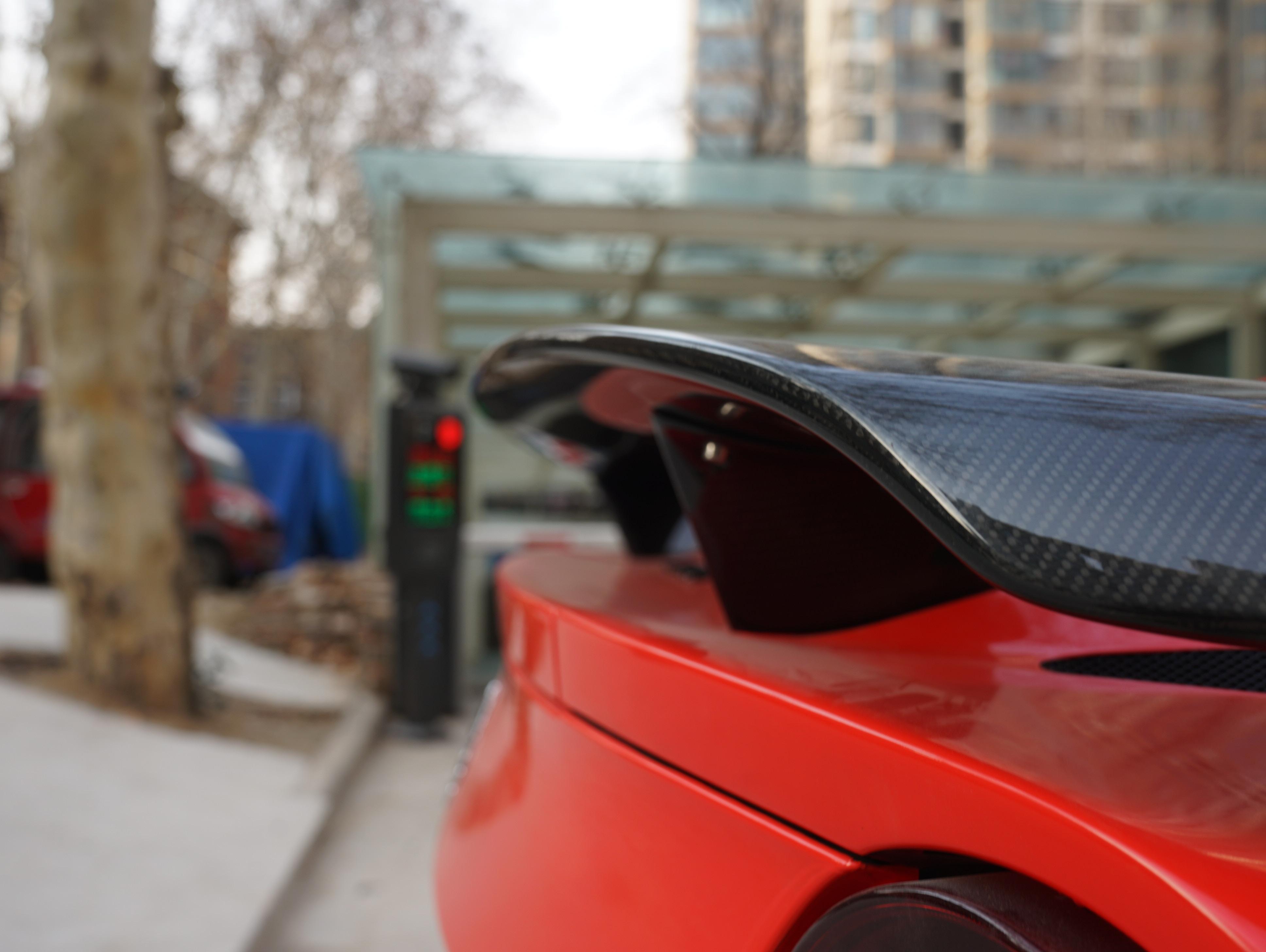 二手法拉利 F12berlinetta  黑色/黑白双拼 2013款 6.3L 标准型