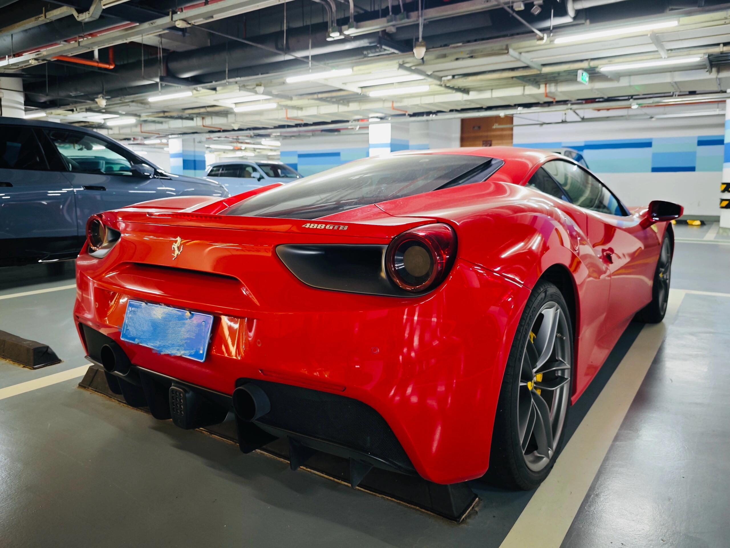 二手法拉利 488 红色/黑红 2015款 488 GTB