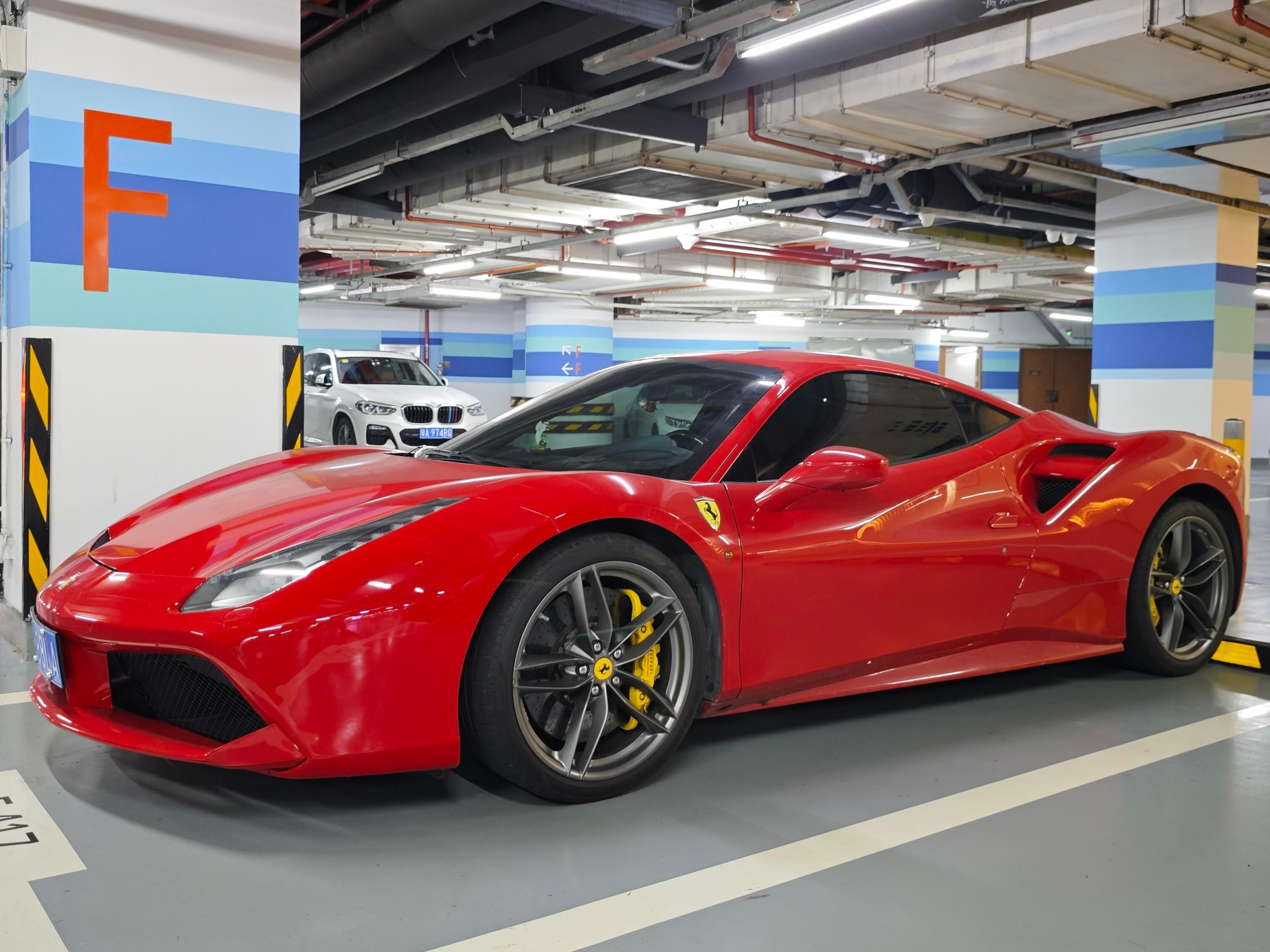 二手法拉利 488 红色/黑红 2015款 488 GTB