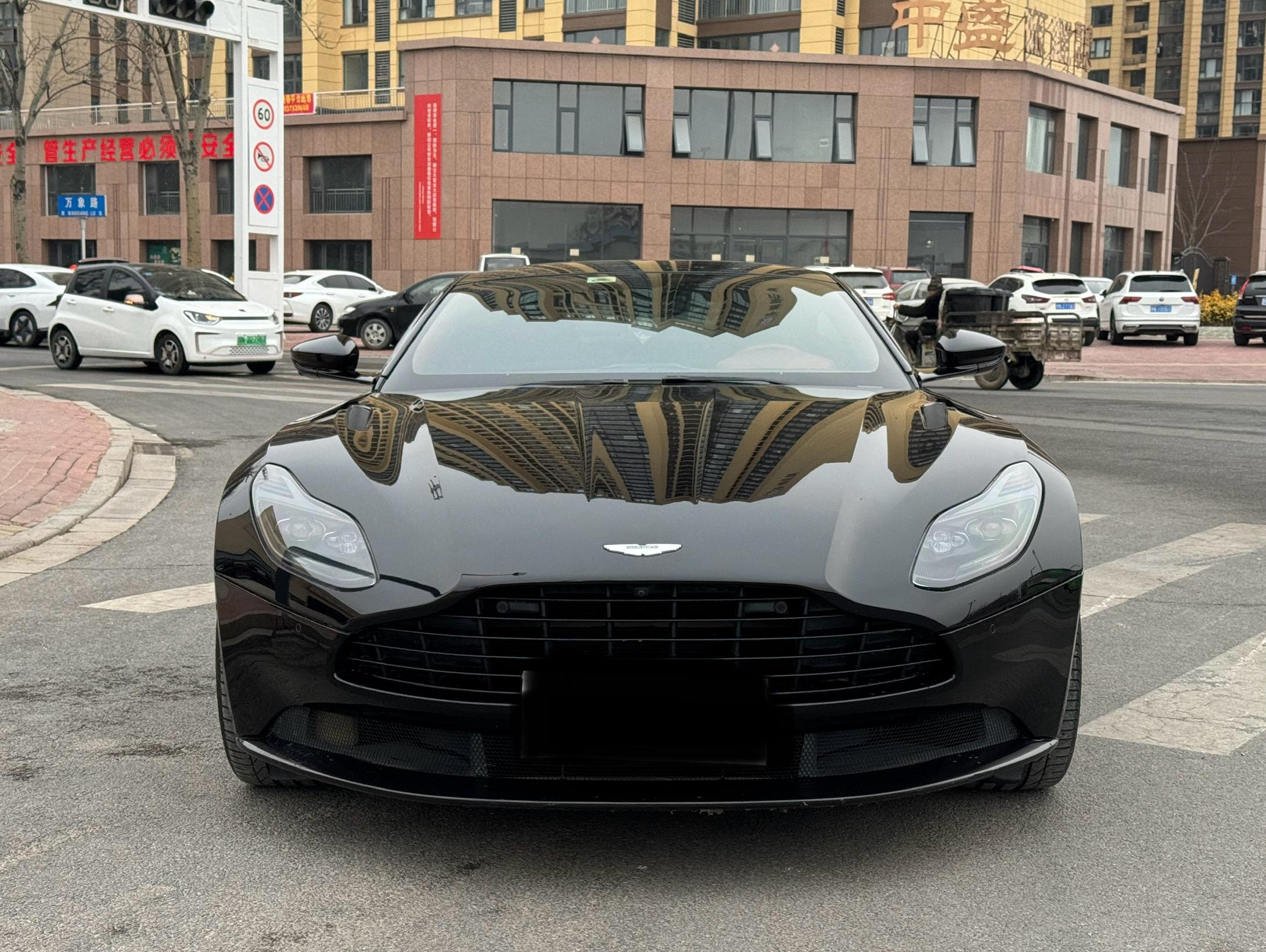 二手阿斯顿·马丁 DB11 黑色/红色 2019款 4.0T V8 Coupe