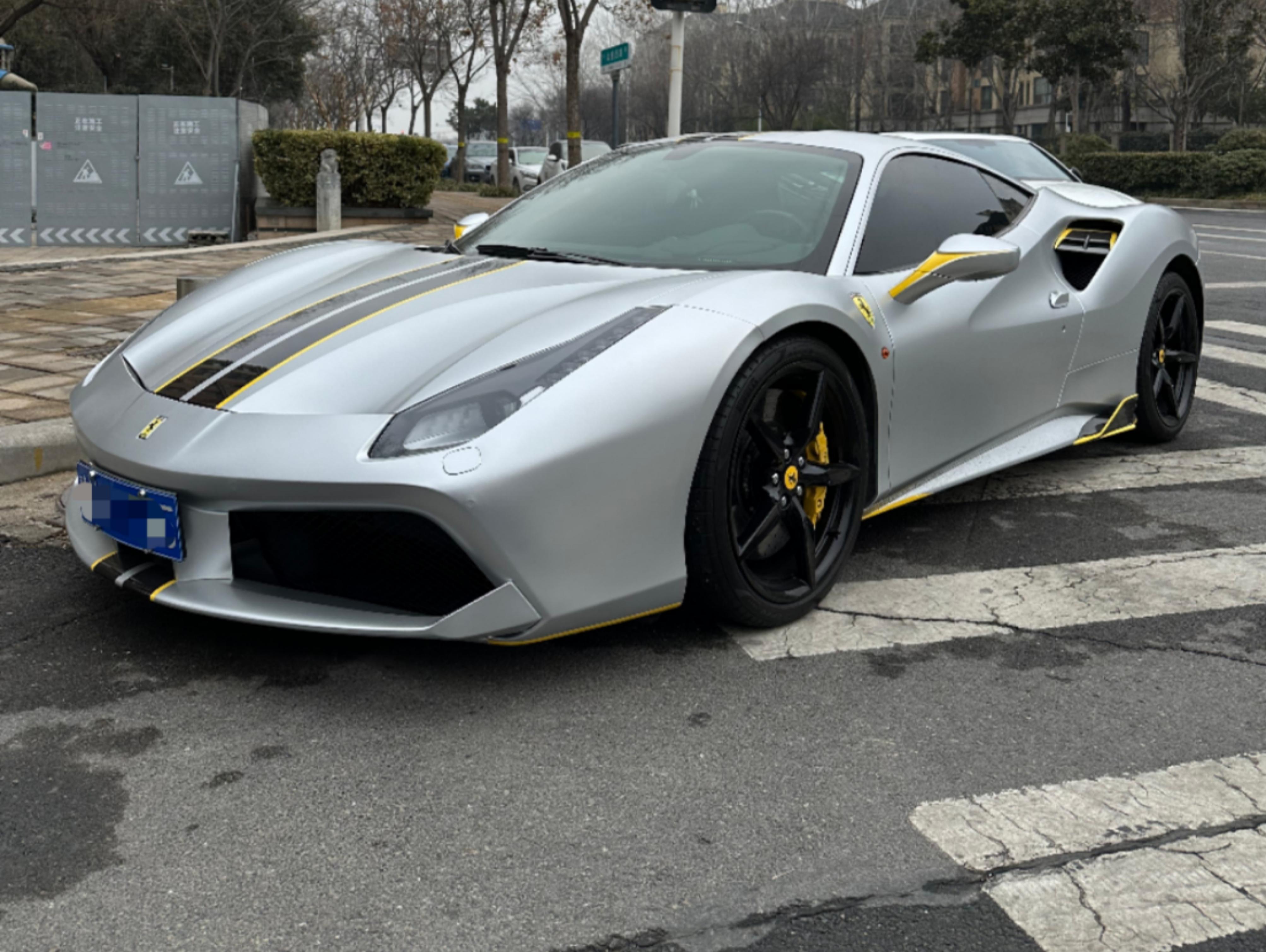 二手法拉利 488 白色/黑红 2015款 488 GTB