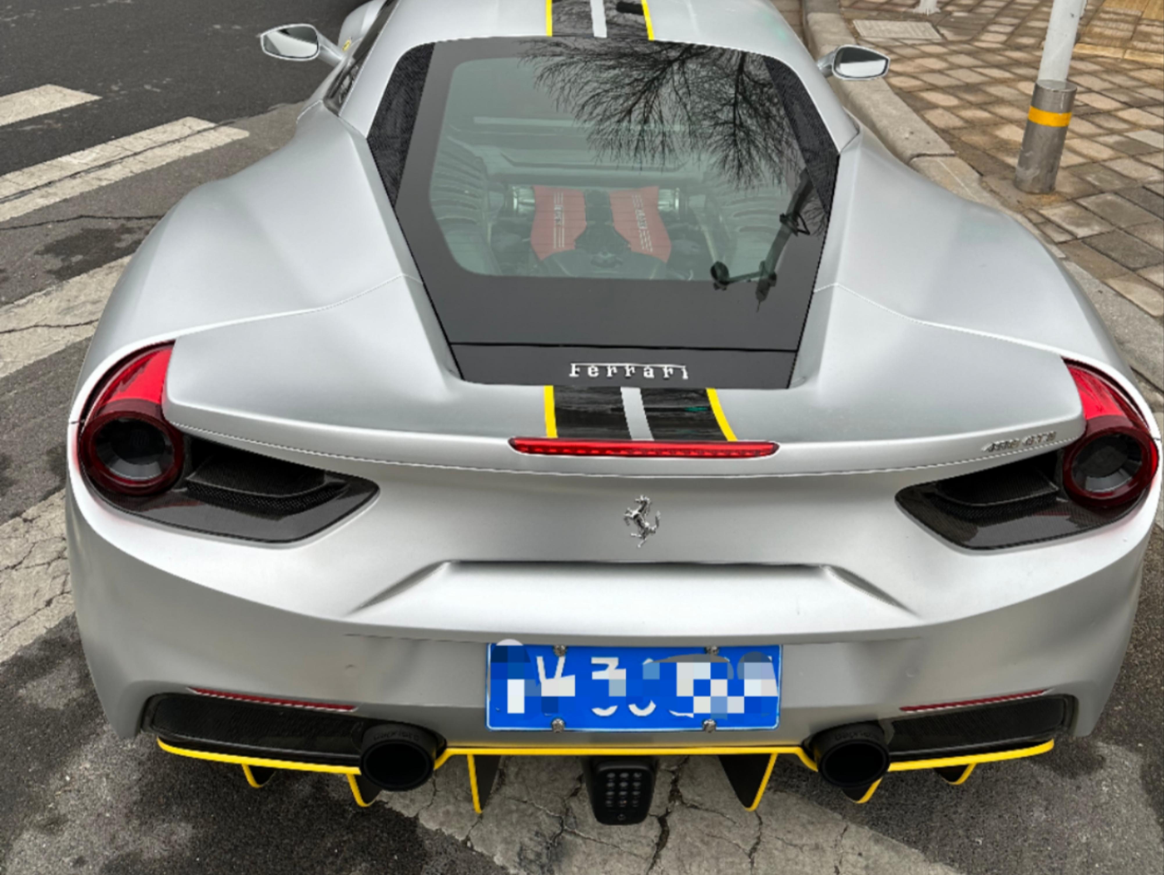 二手法拉利 488 白色/黑红 2015款 488 GTB