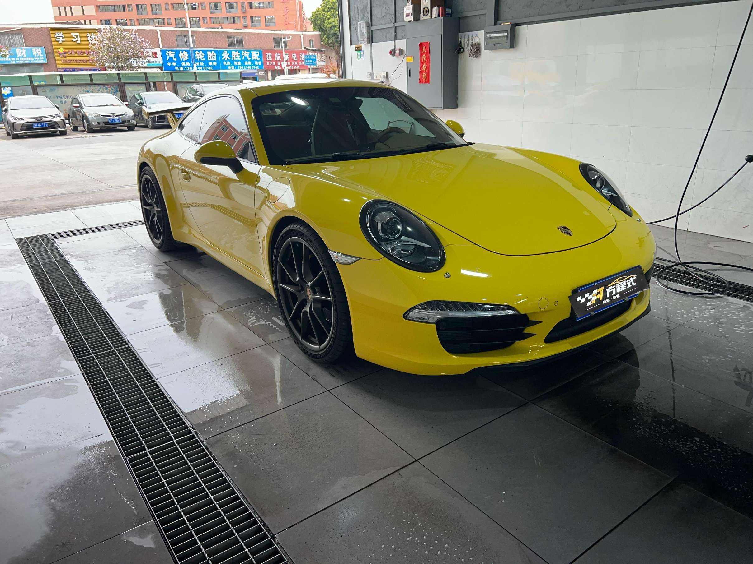 二手保时捷 911 竞速黄/棕色 2013款  Carrera 3.4L
