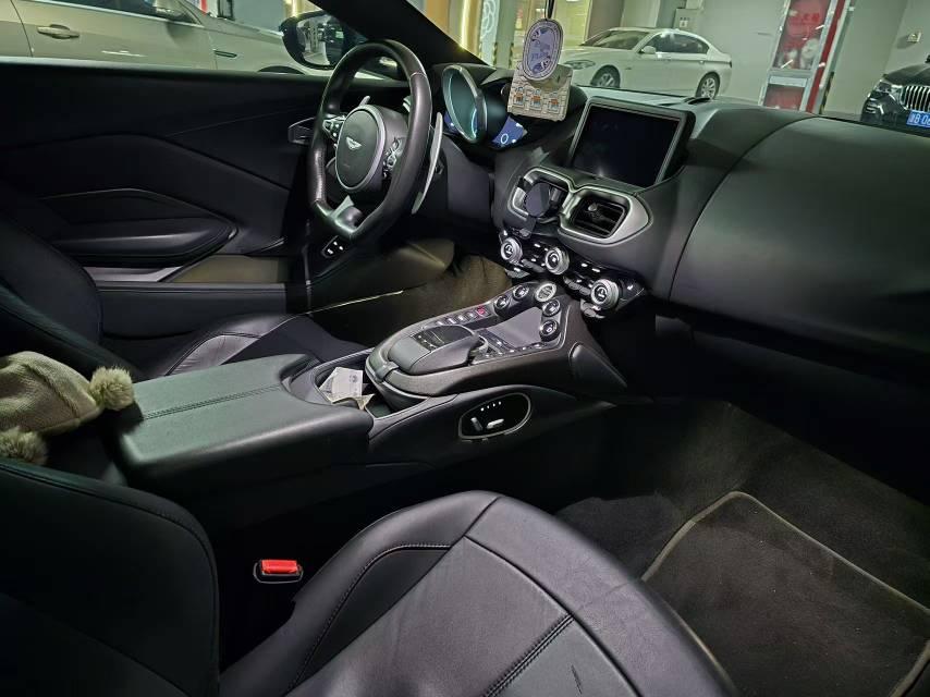 二手阿斯顿·马丁 V8 Vantage 灰色/黑色 2022款 4.0T V8 Coupe