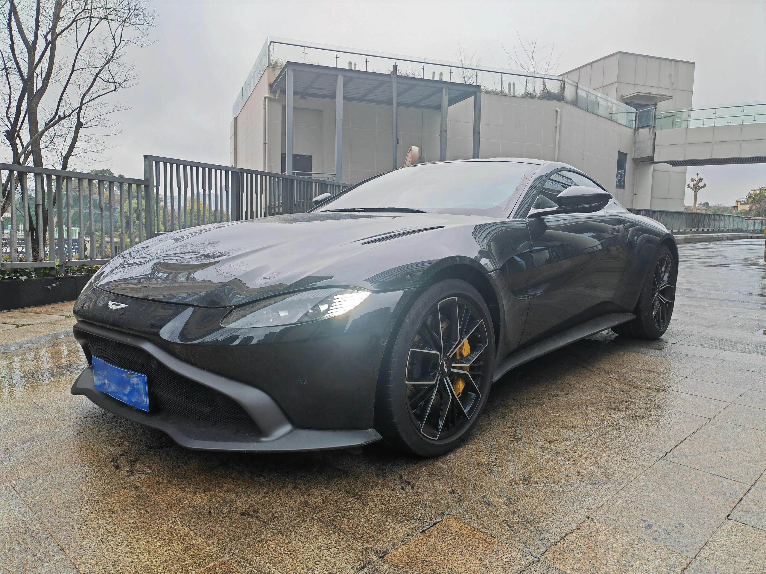 二手阿斯顿·马丁 V8 Vantage 深灰色/黑色 2020款 4.0T V8 Coupe