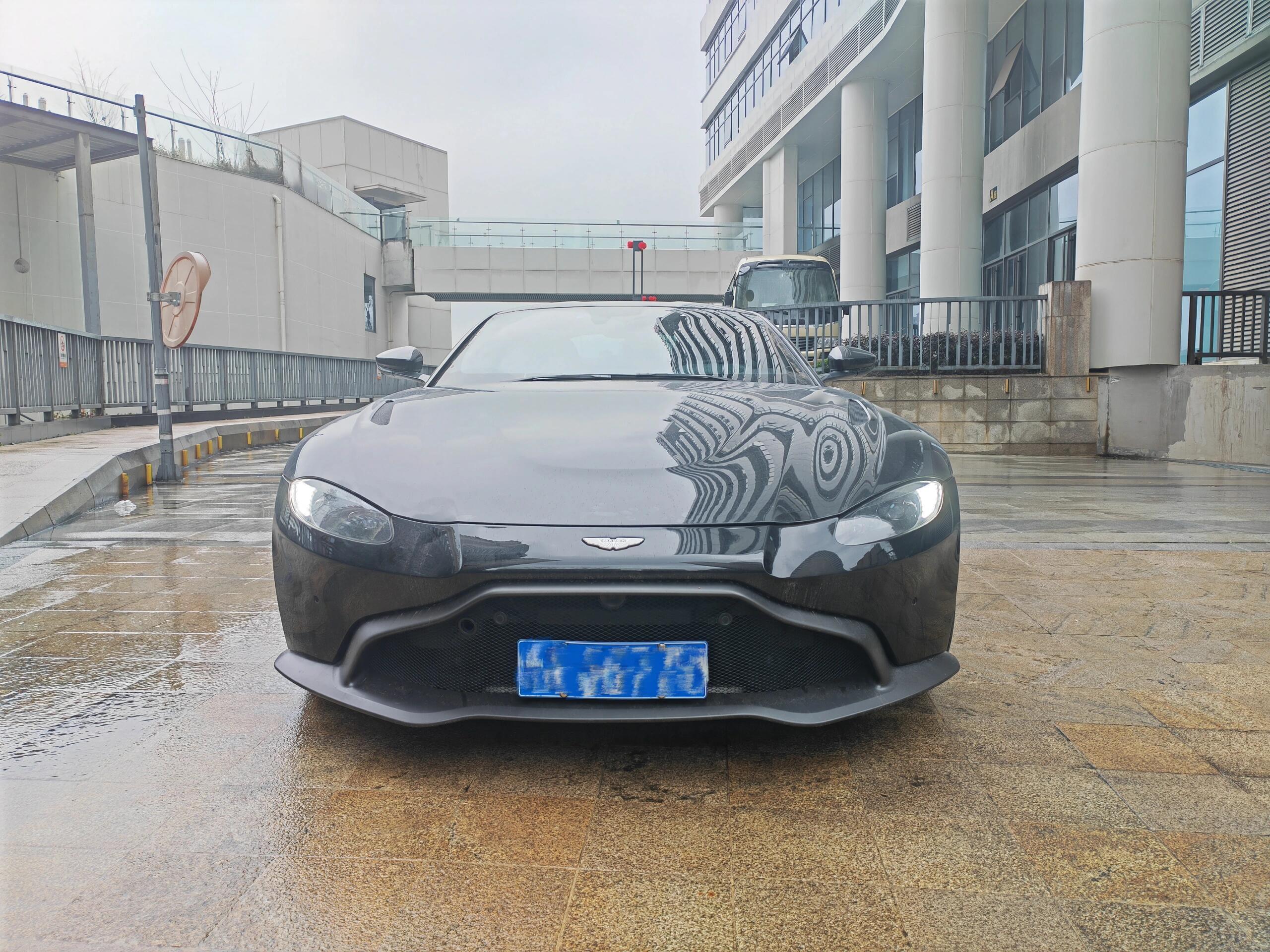 二手阿斯顿·马丁 V8 Vantage 深灰色/黑色 2020款 4.0T V8 Coupe