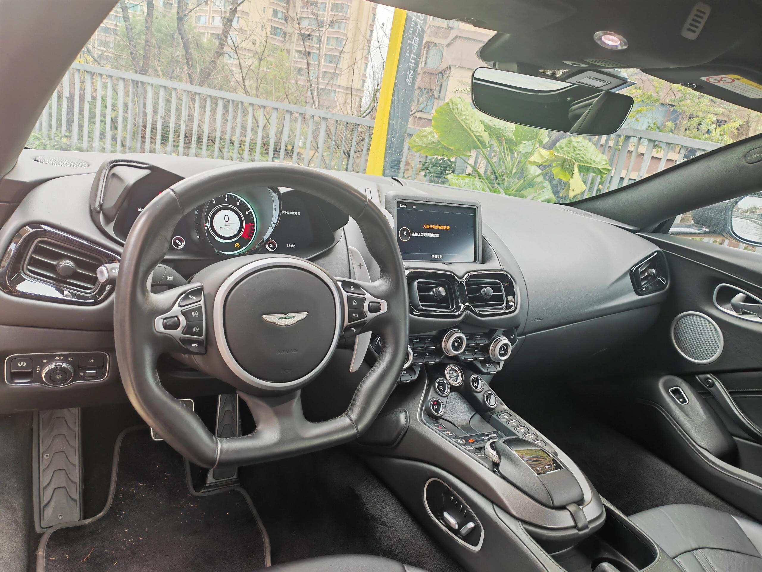二手阿斯顿·马丁 V8 Vantage 深灰色/黑色 2020款 4.0T V8 Coupe