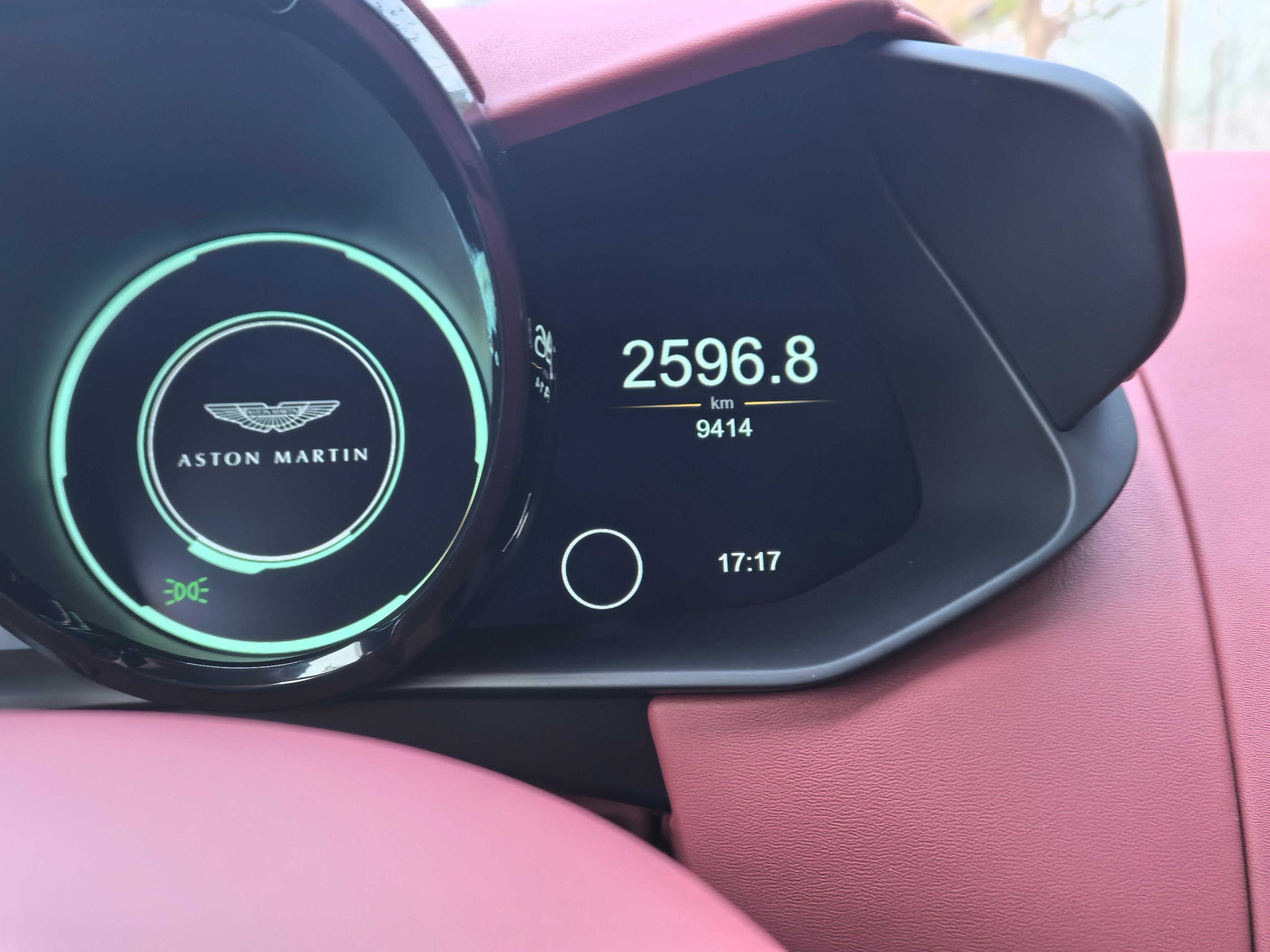 二手阿斯顿·马丁 V8 Vantage 陶瓷灰/红色 2022款 4.0T V8 Coupe