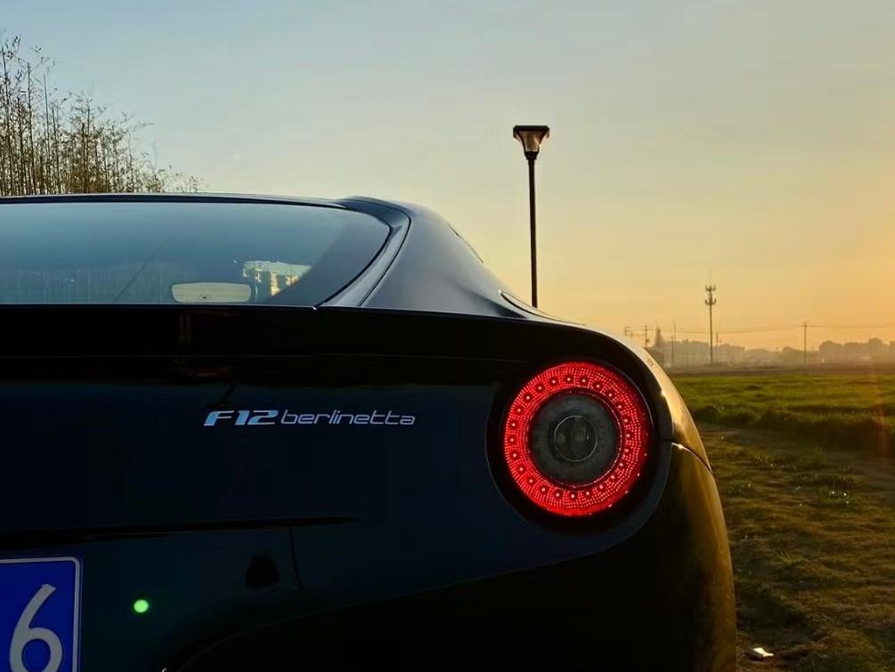 二手法拉利 F12berlinetta 黑色/红色 2013款 6.3L 标准型