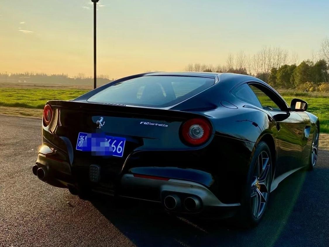二手法拉利 F12berlinetta 黑色/红色 2013款 6.3L 标准型