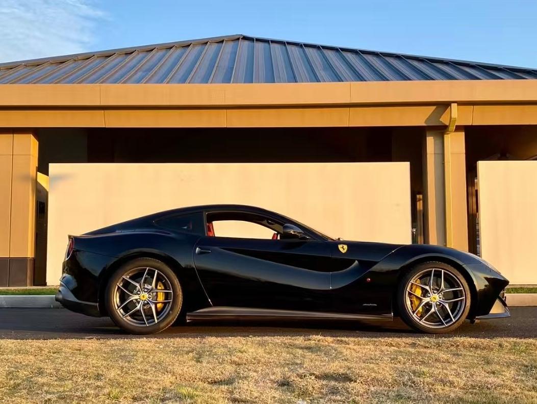 二手法拉利 F12berlinetta 黑色/红色 2013款 6.3L 标准型