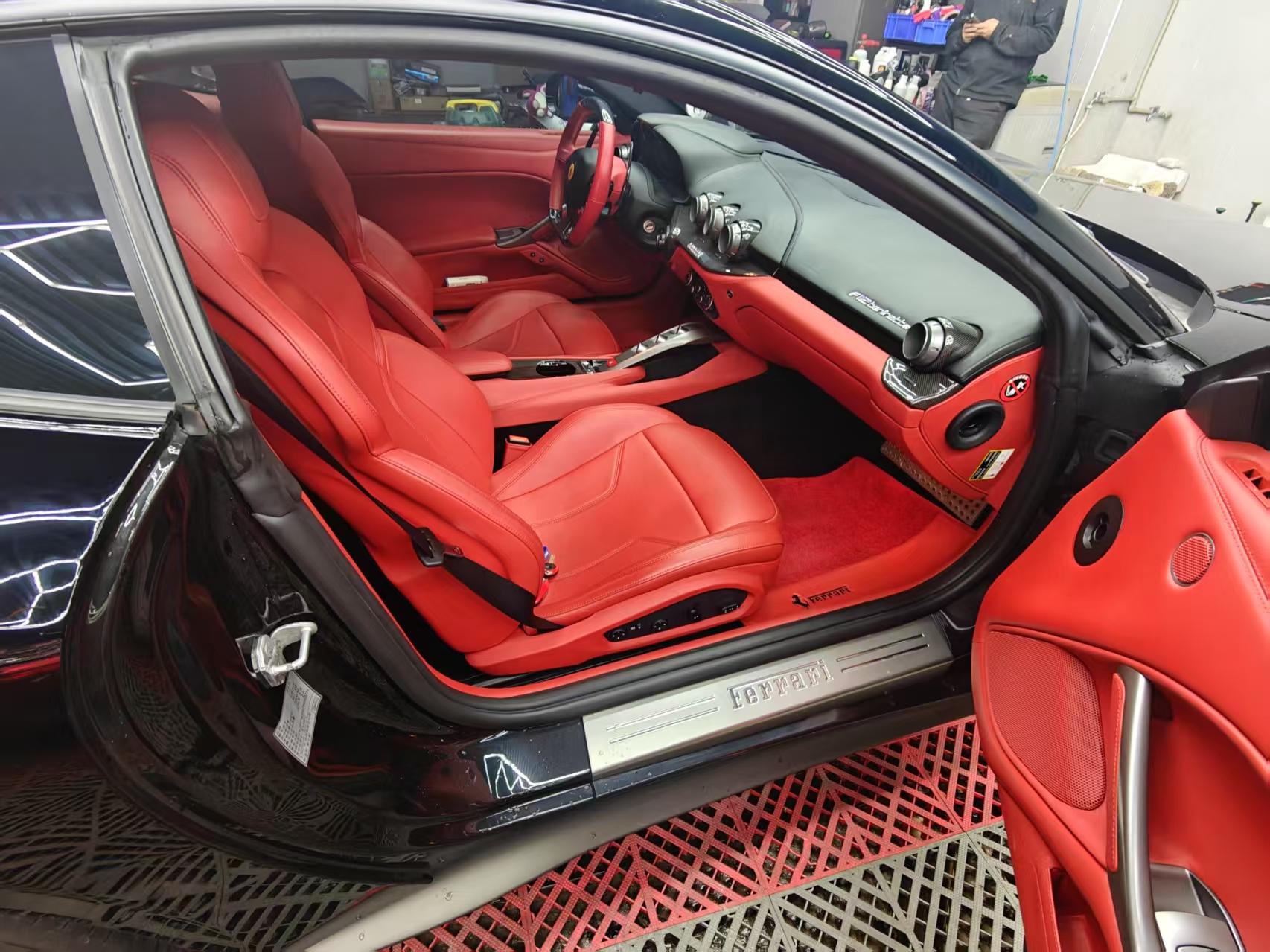 二手法拉利 F12berlinetta 黑色/红色 2013款 6.3L 标准型