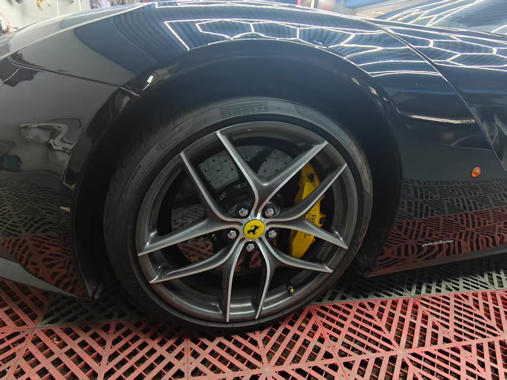 二手法拉利 F12berlinetta 黑色/红色 2013款 6.3L 标准型