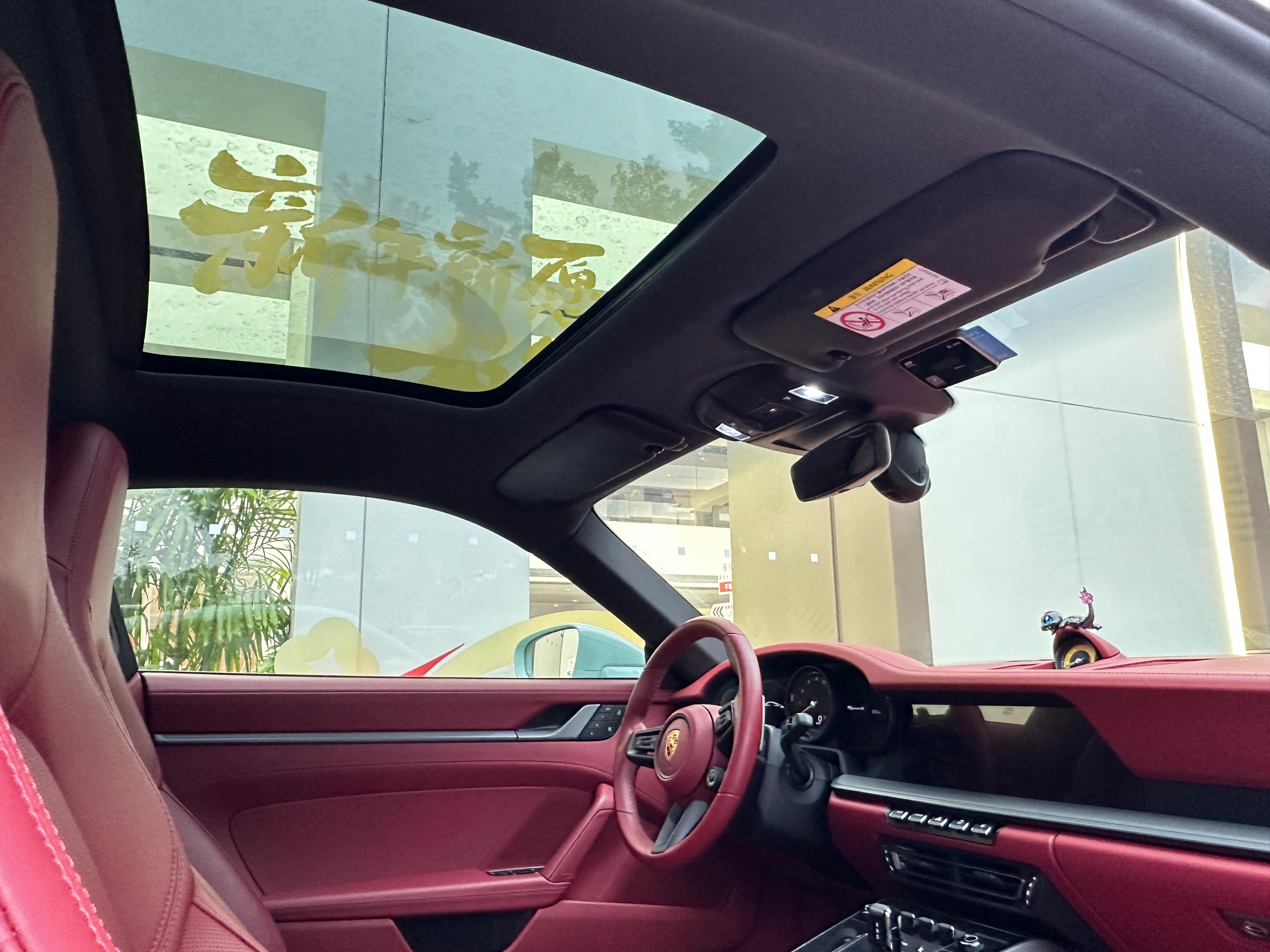 二手保时捷 911 白色/红色 2023款 Carrera 3.0T