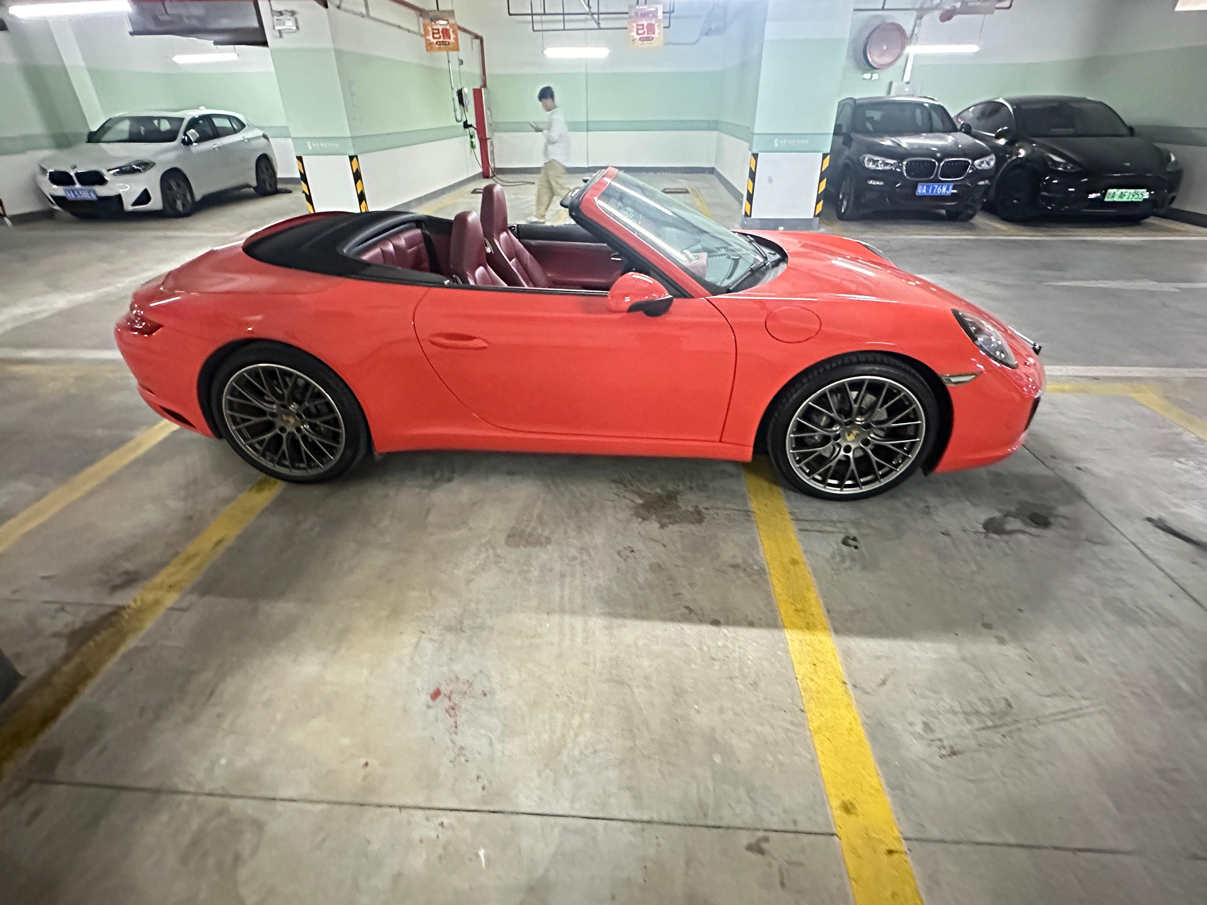 二手保时捷 911 红色/波尔多红 2016款 Carrera Cabriolet 3.0T