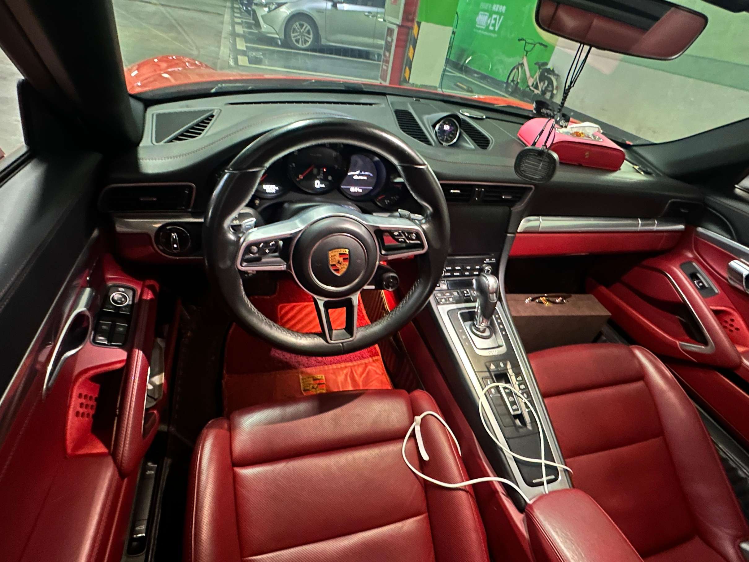 二手保时捷 911 红色/波尔多红 2016款 Carrera Cabriolet 3.0T
