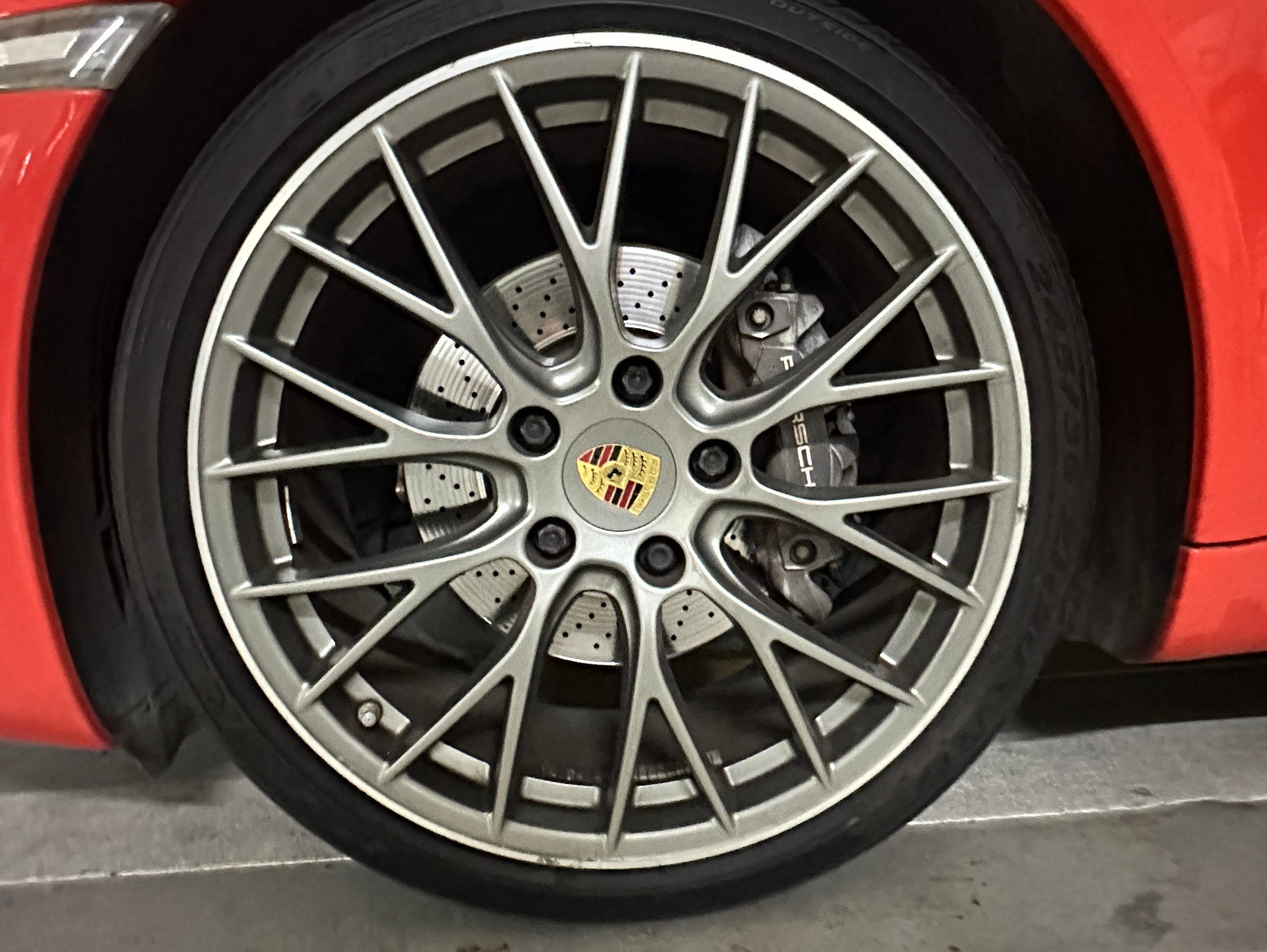 二手保时捷 911 红色/波尔多红 2016款 Carrera Cabriolet 3.0T