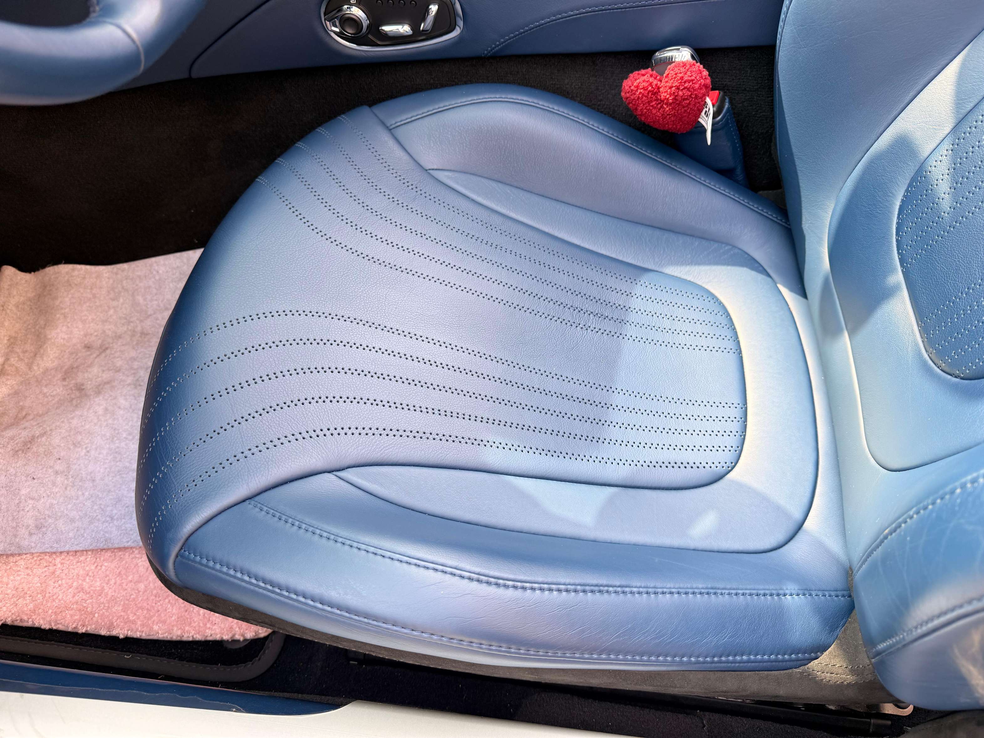 二手阿斯顿·马丁 DB11 银色/蓝色 2022款 4.0T V8 Volante