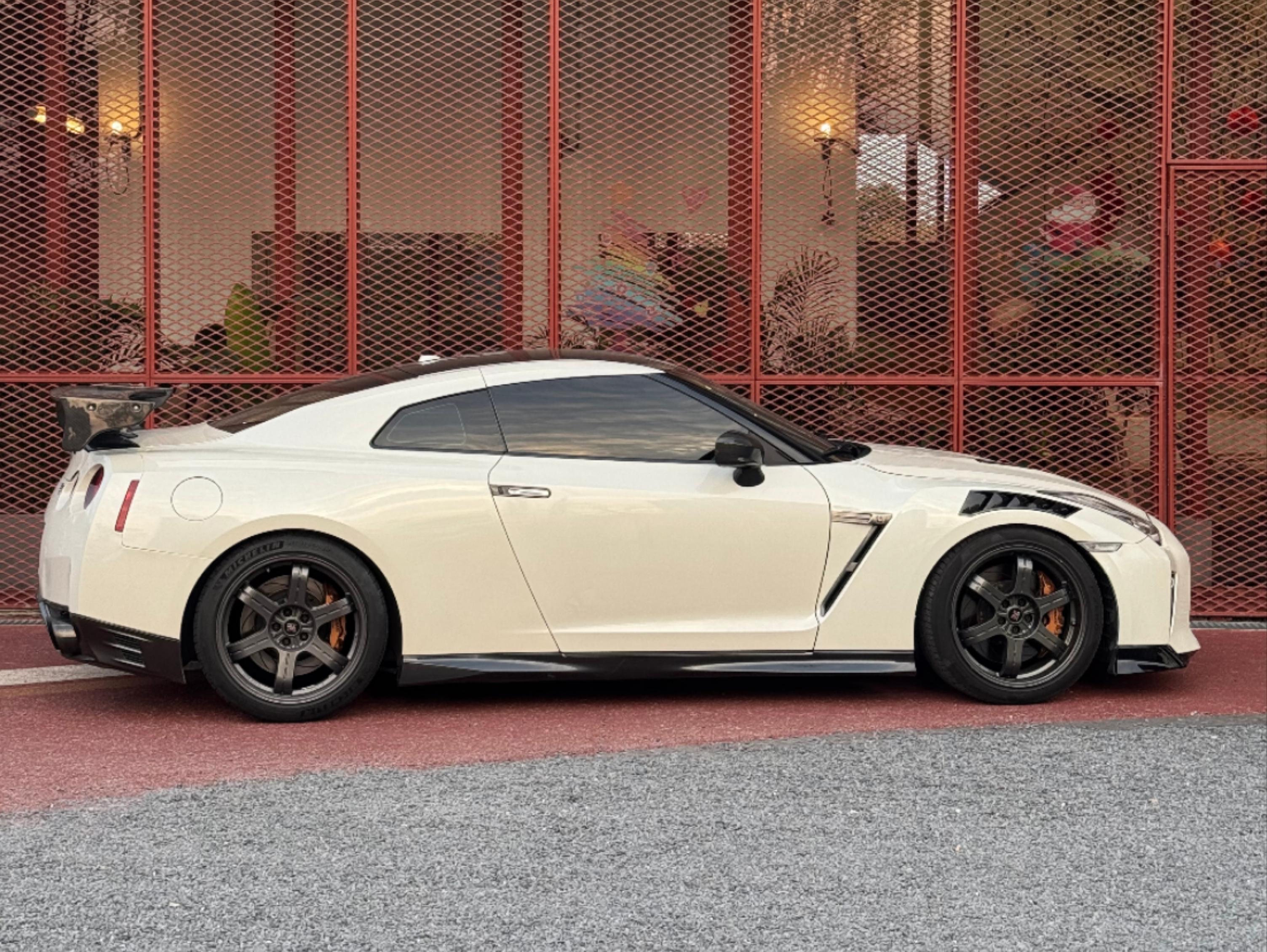 二手日产 GT-R 白色/黑色 GTR Premium Edition  中规版