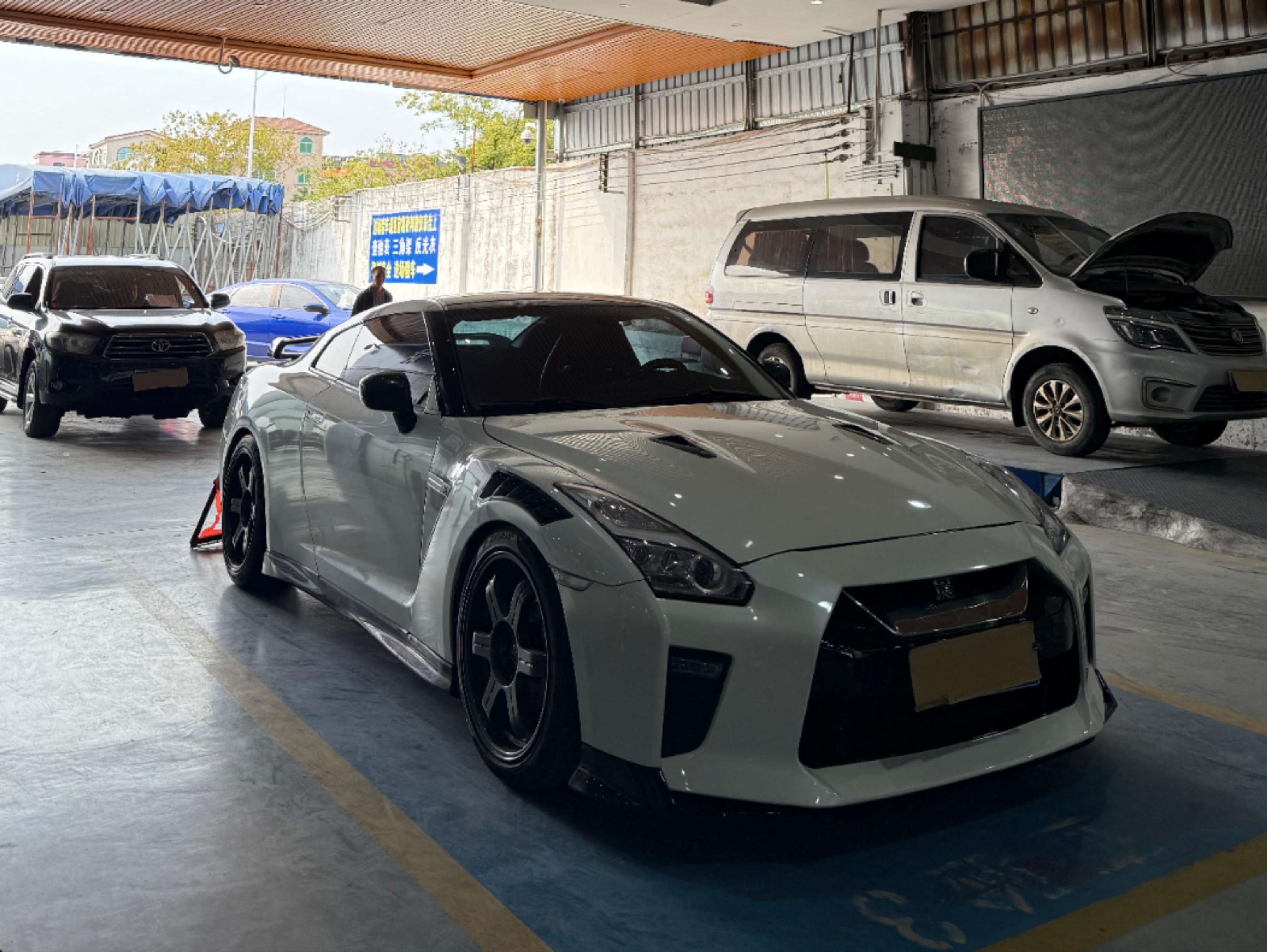 二手日产 GT-R 白色/黑色 GTR Premium Edition  中规版