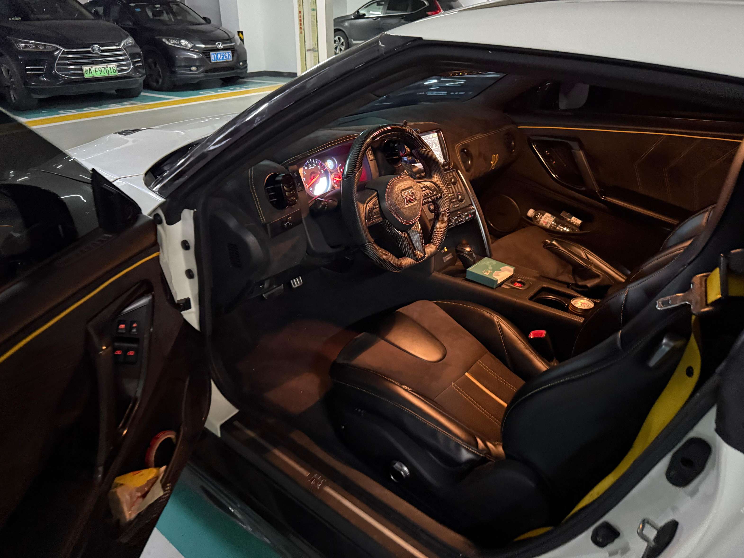 二手日产 GT-R 白色/黑色 GTR Premium Edition  中规版