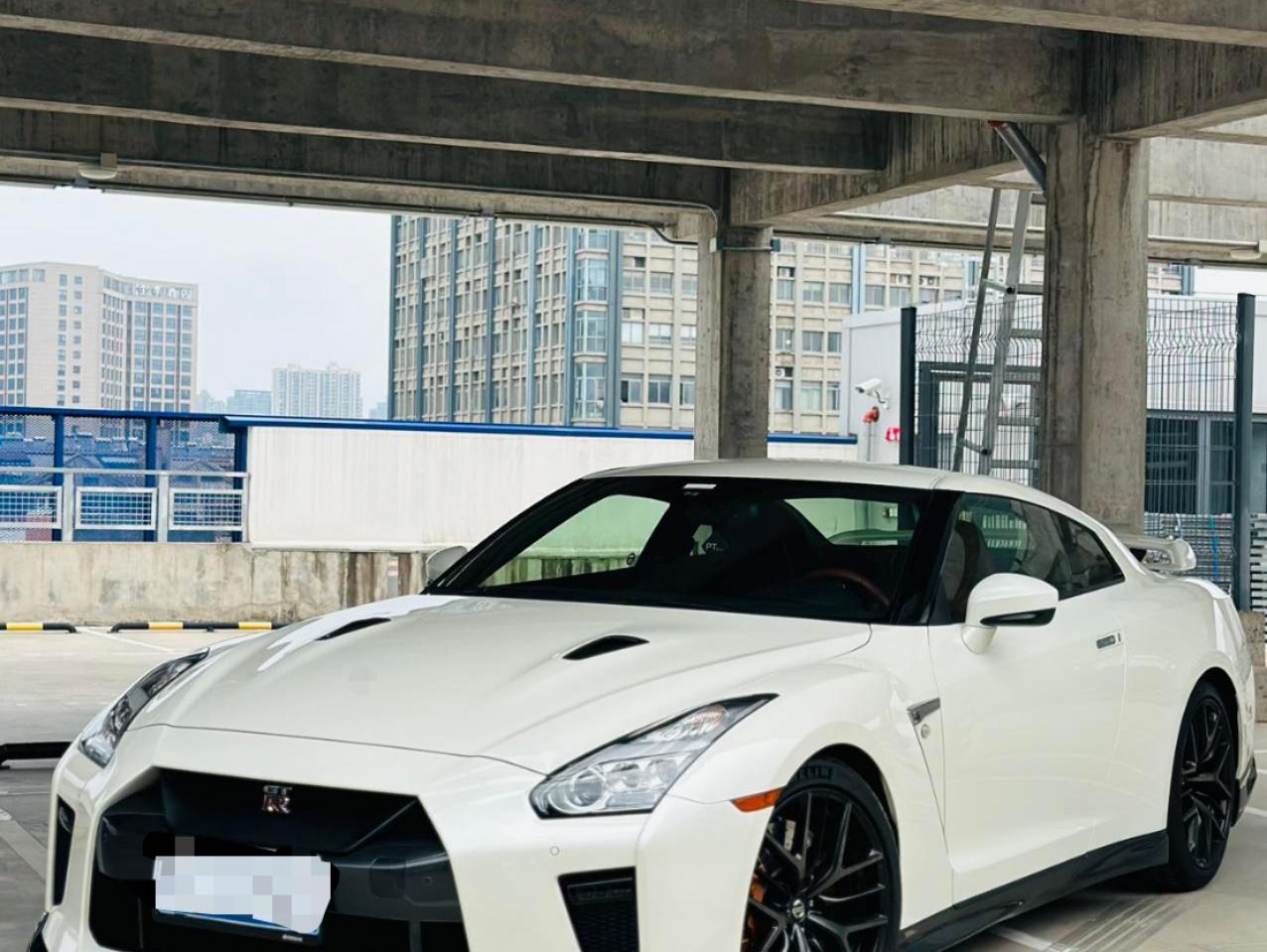 二手日产 GT-R 白色/红色 2017款 3.8T