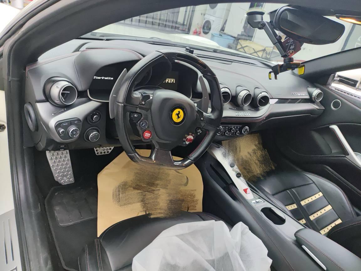 二手法拉利 F12berlinetta 白色/黑色 2013款 6.3L 标准型