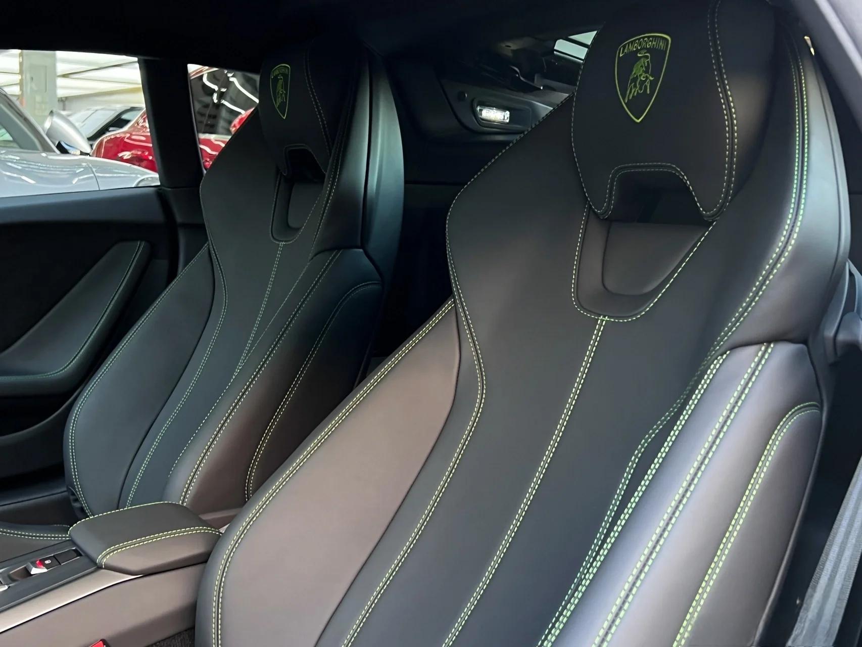 二手兰博基尼 Huracán 白色/黑色 2020款 Huracán EVO RWD