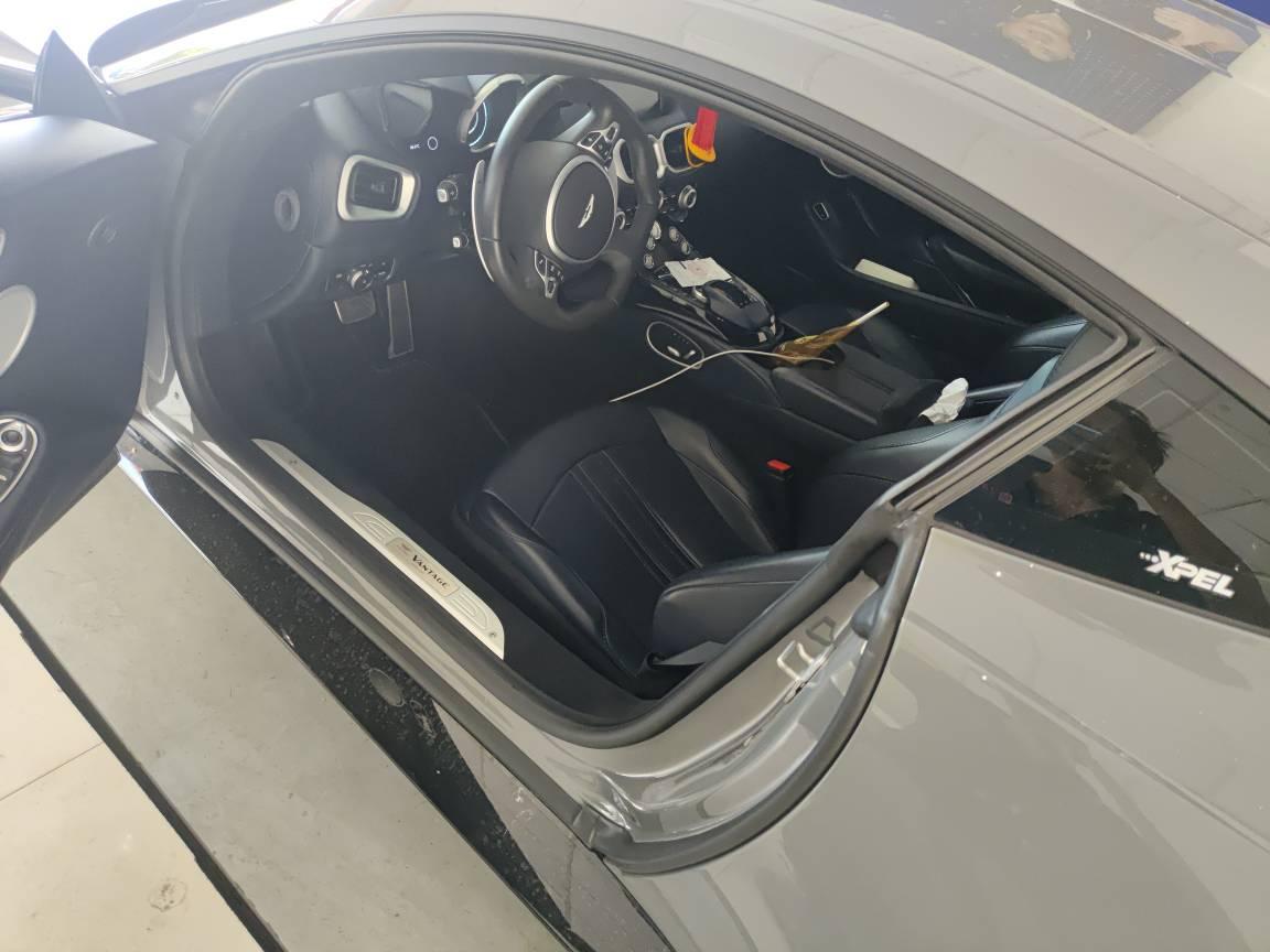 二手阿斯顿·马丁 V8 Vantage 灰色/黑色 2020款 4.0T V8 Coupe
