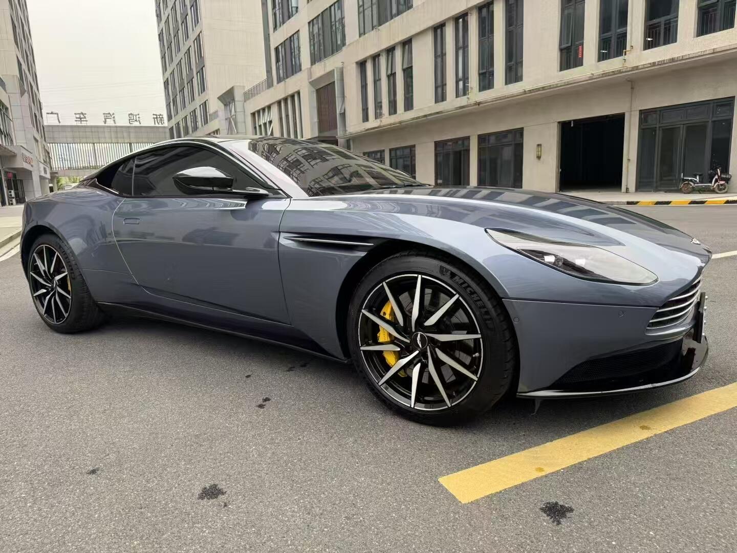 二手阿斯顿·马丁 DB11 灰色/红色 2020款 4.0T V8 Coupe