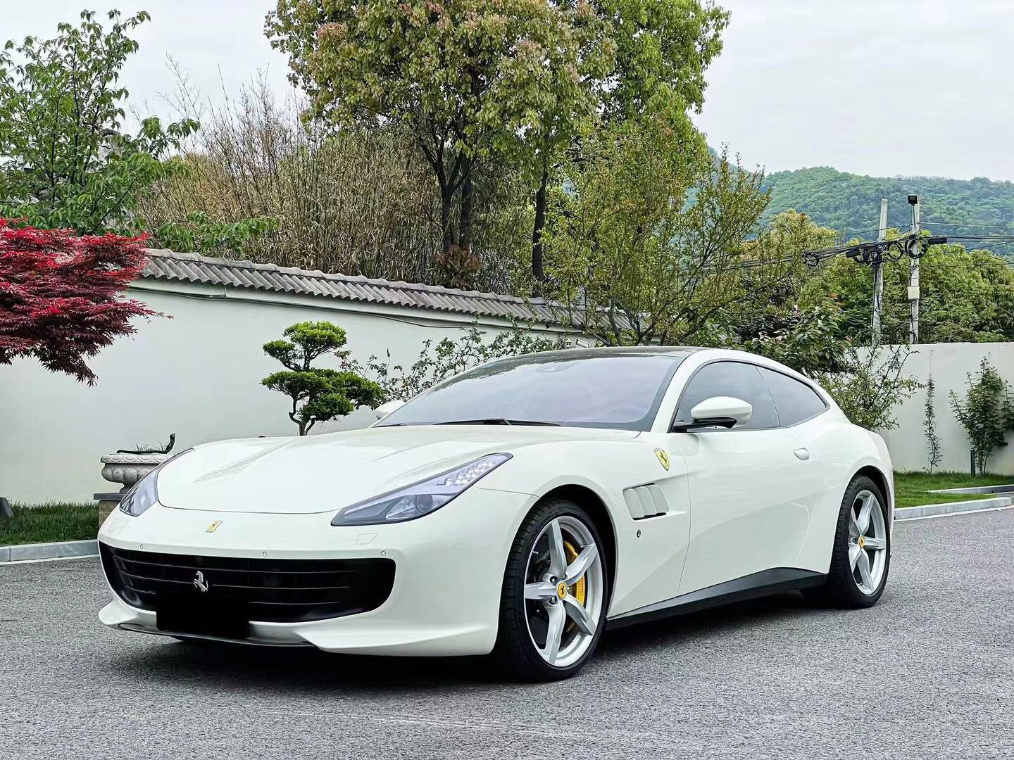 二手法拉利 GTC4 Lusso 白色/红色 2017款 3.9T V8