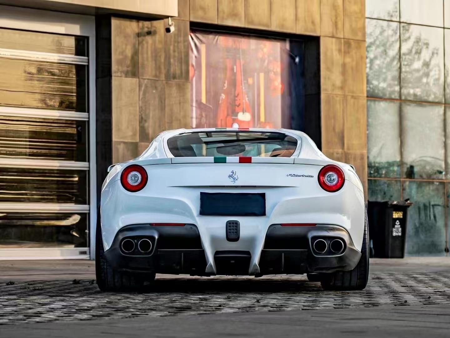 二手法拉利 F12berlinetta 白色/黑色 2013款 6.3L 标准型