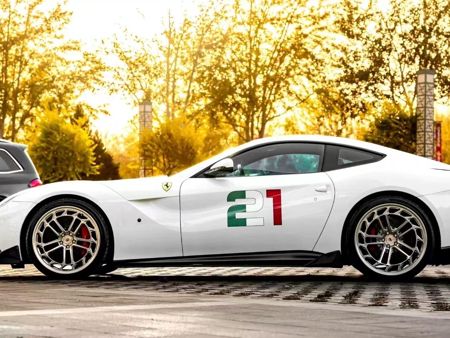 二手法拉利 F12berlinetta 白色/黑色 2013款 6.3L 标准型