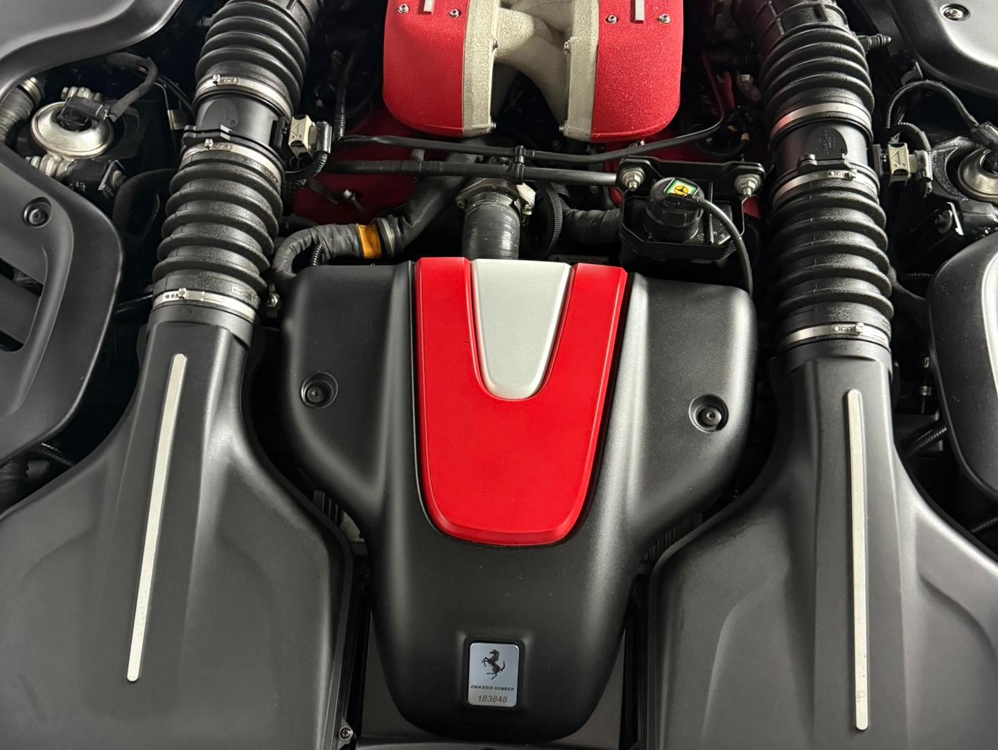二手法拉利 FF 黑色/红色 2012款 6.3L V12