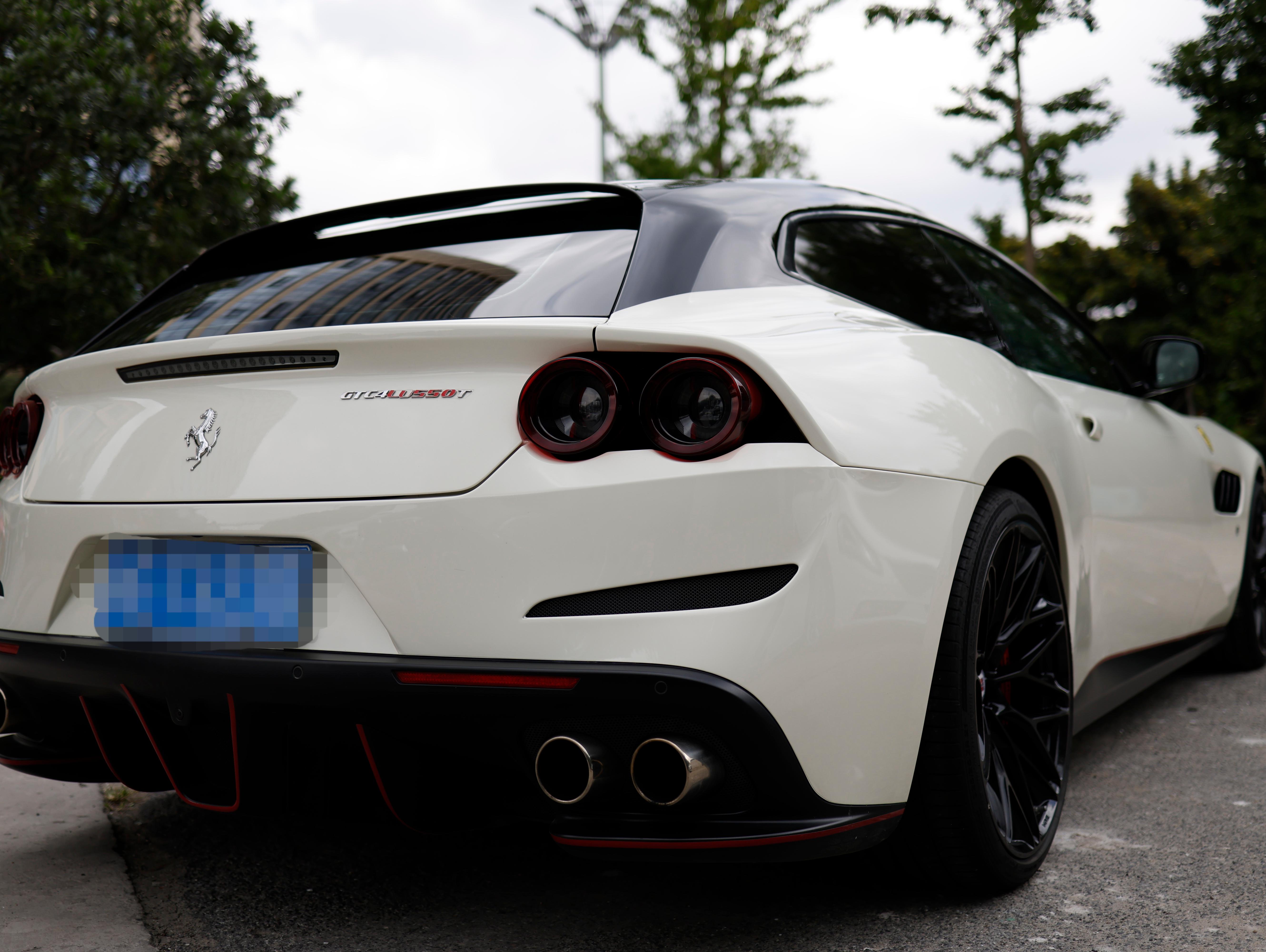 二手法拉利 GTC4 Lusso 白色/红色 2017款 3.9T V8