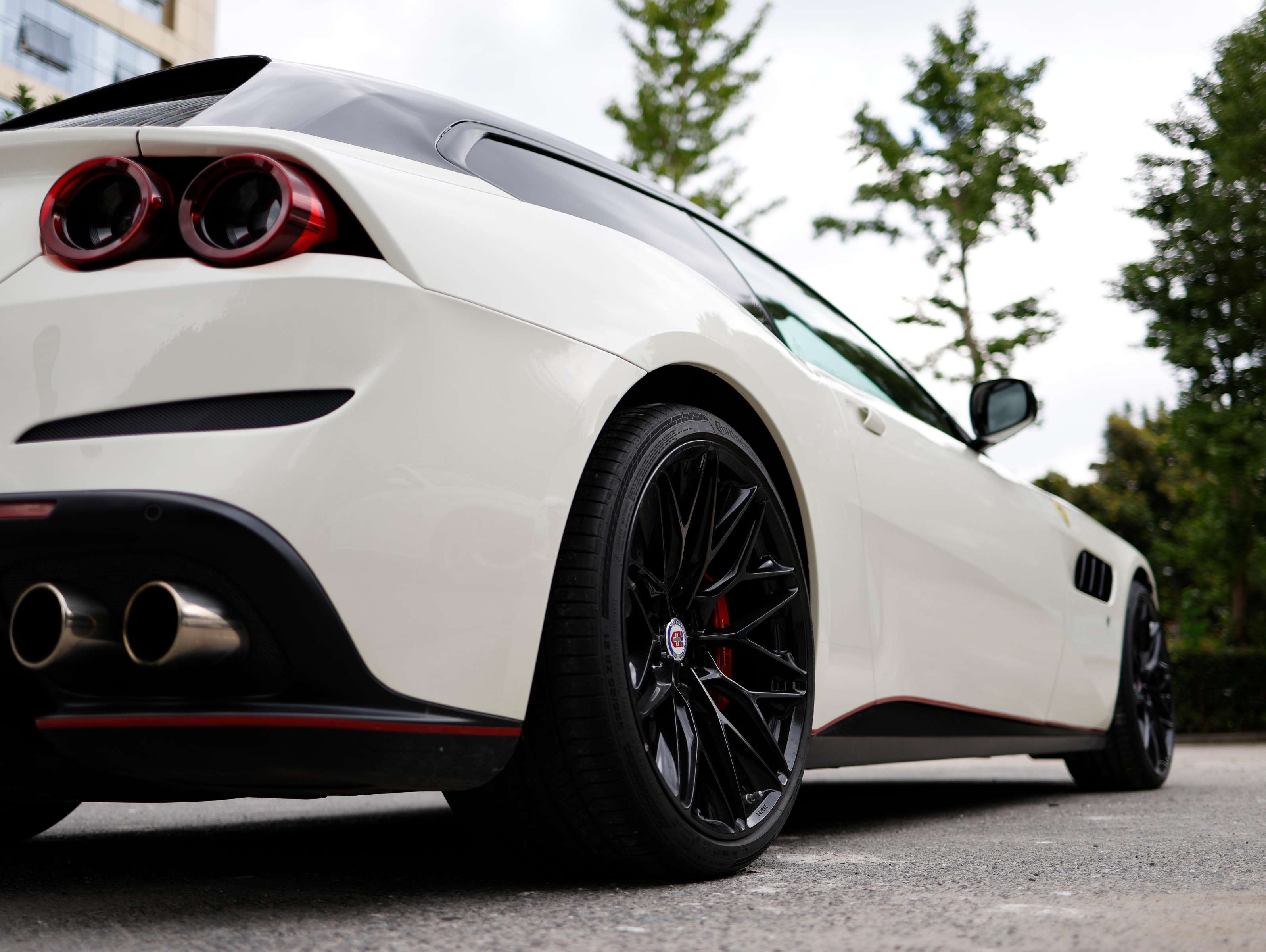二手法拉利 GTC4 Lusso 白色/红色 2017款 3.9T V8