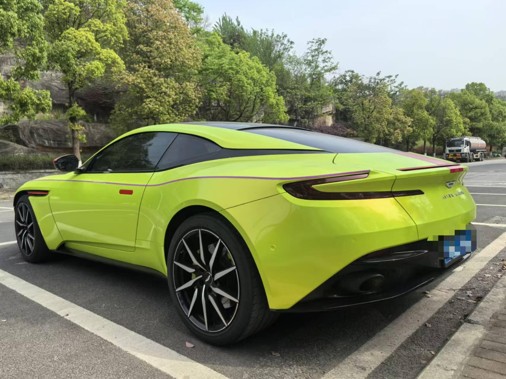 二手阿斯顿·马丁 DB11 蓝色/白/红双拼 2020款 4.0T V8 Coupe